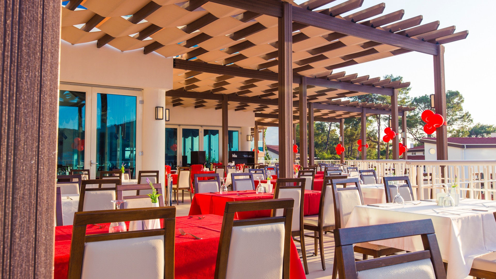MAIN RESTAURANT