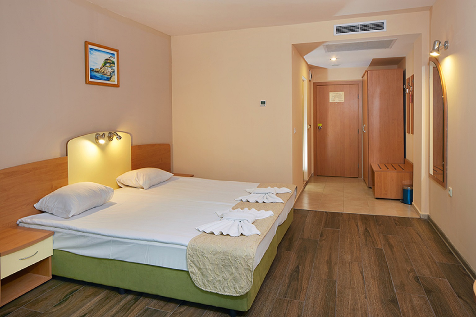 DOUBLE ROOM