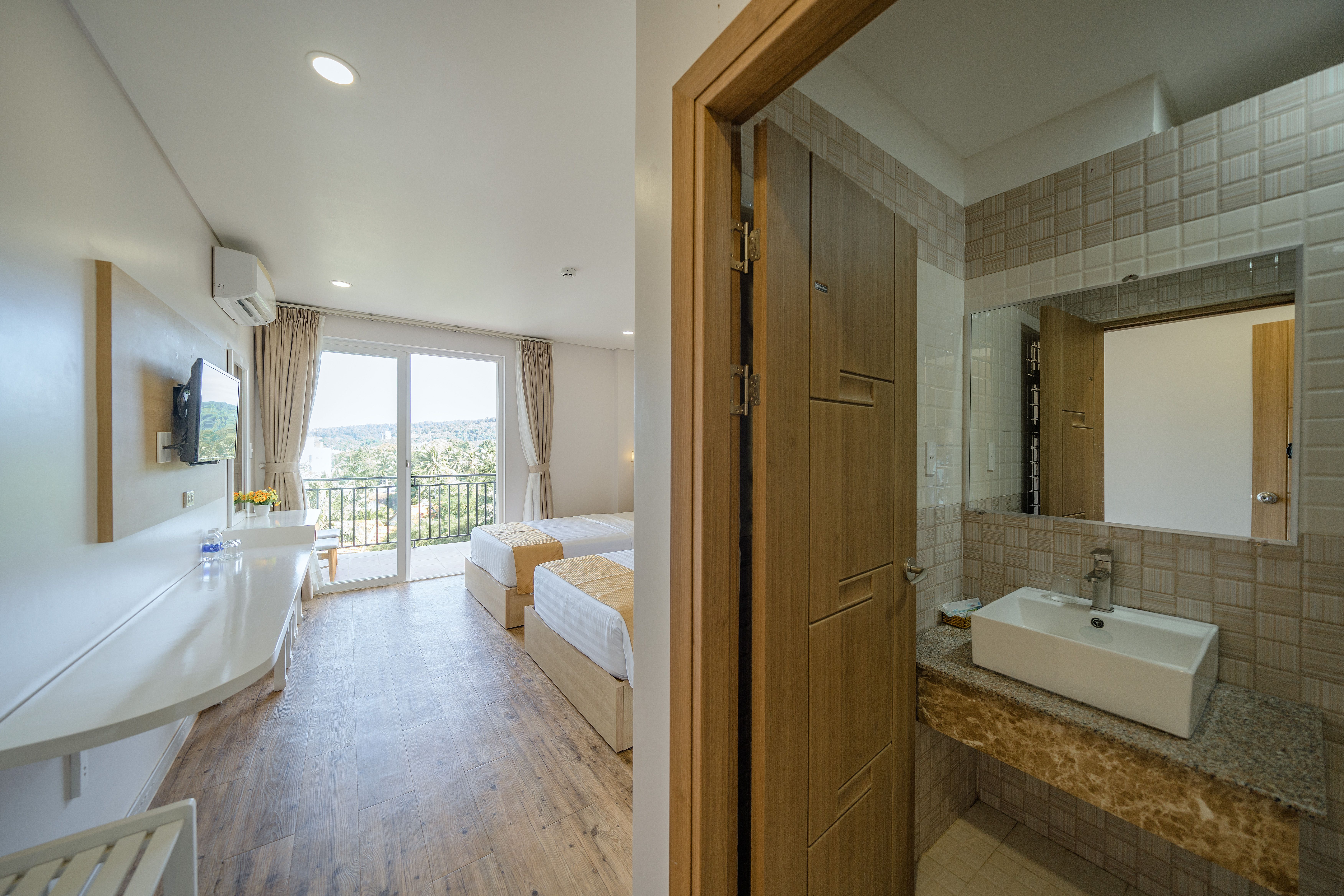 ROOM DELUXE TWIN BALCONY
