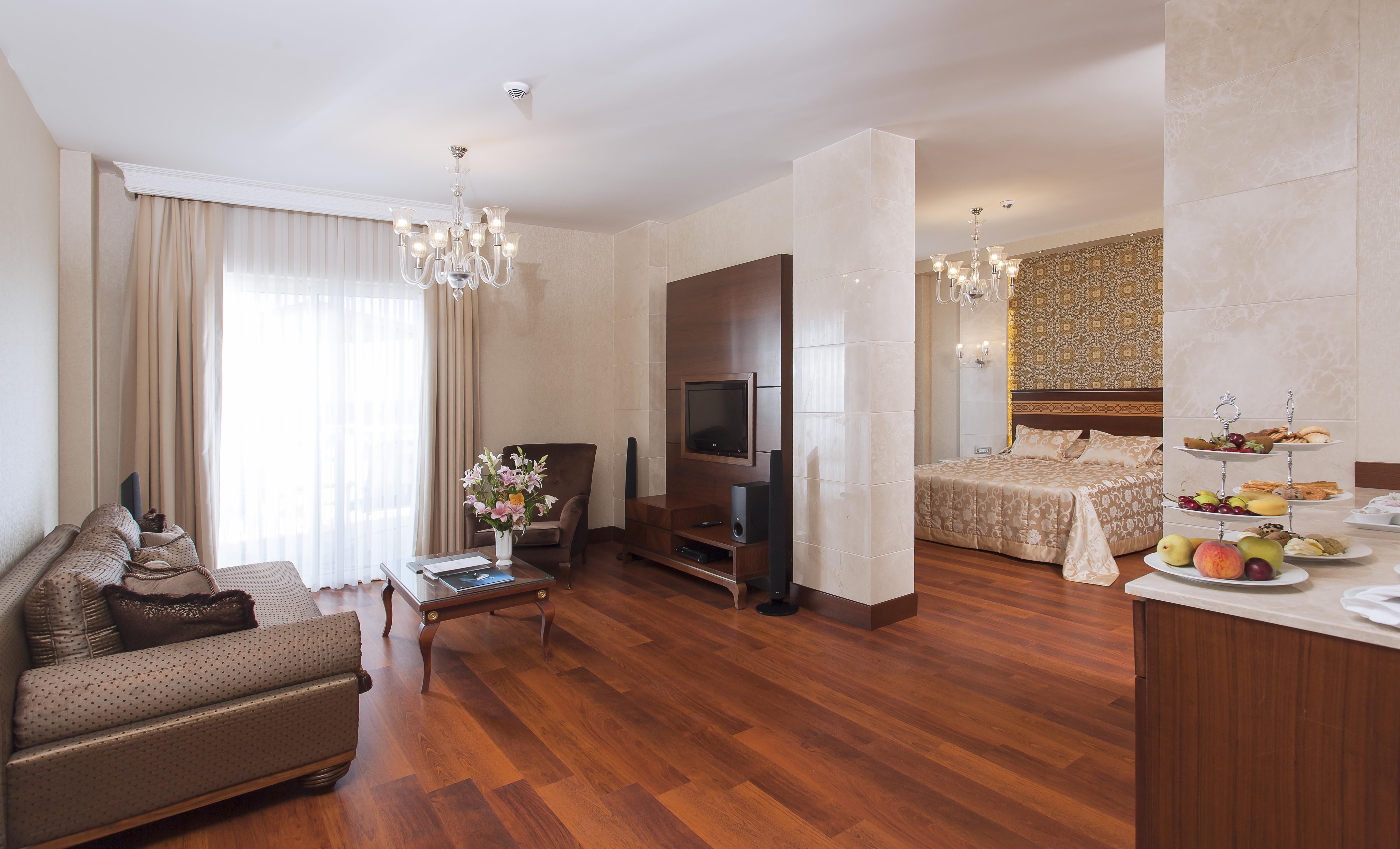 Superior Pool Suite