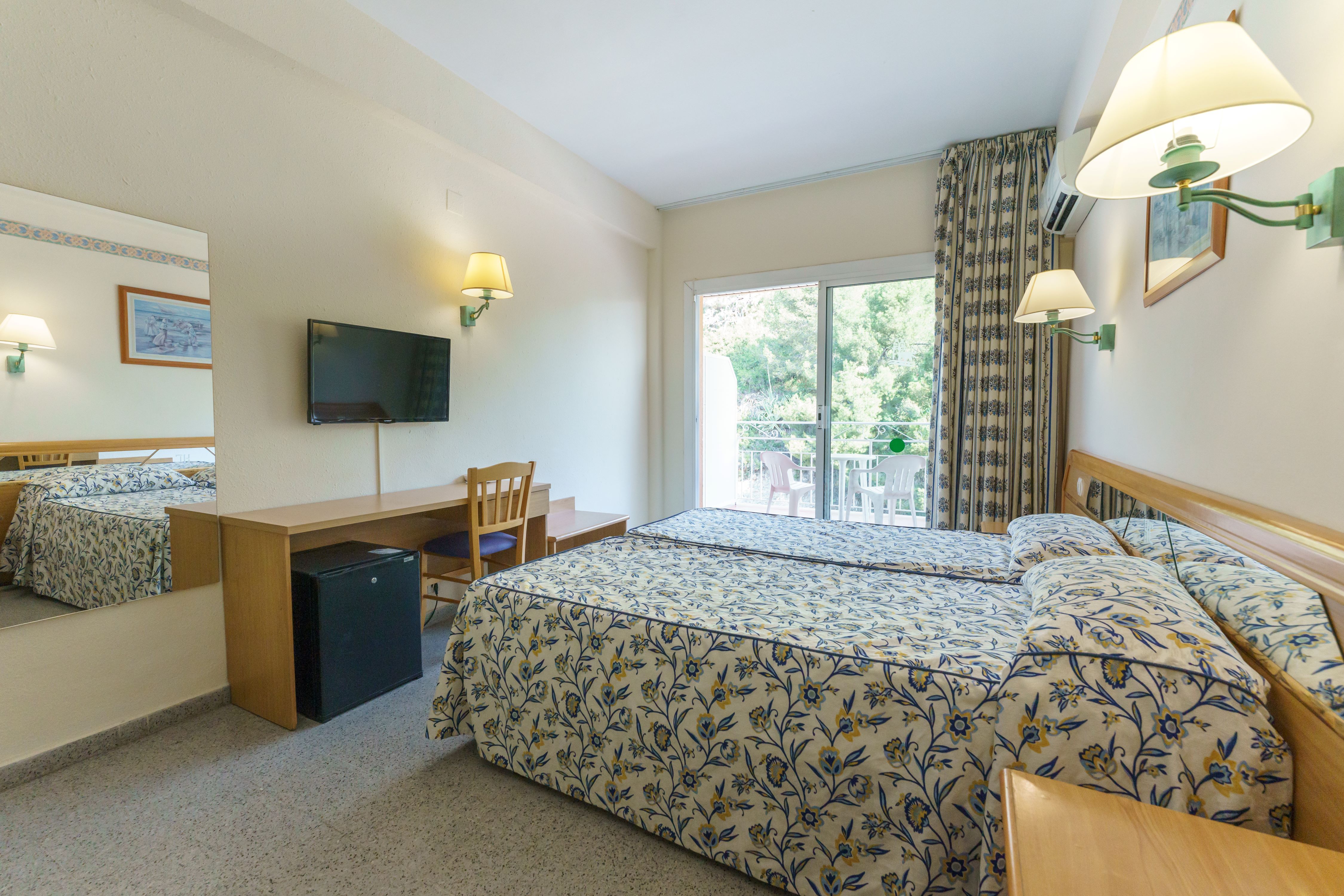 DOBLE STANDARD ROOM
