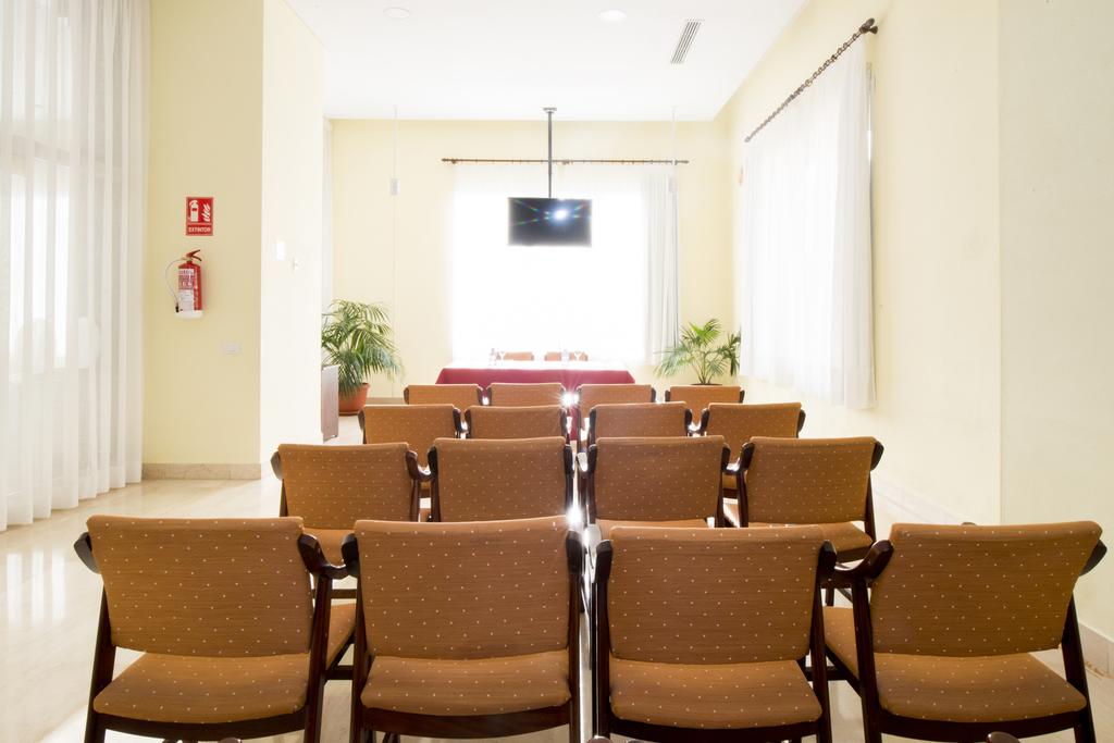 MICE (servicii de organizare de întâlniri, conferințe, alte evenimente)