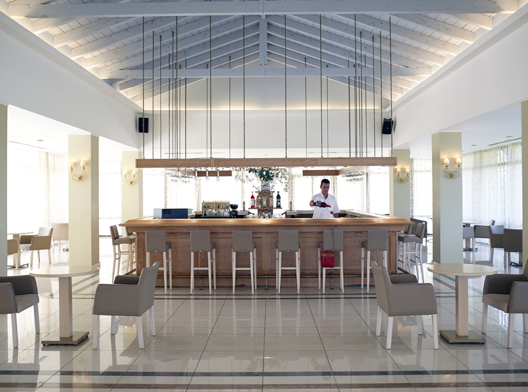 LOUNGE BAR