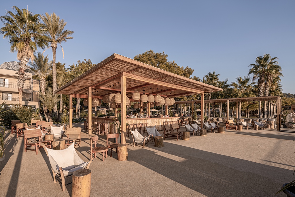 BEACH BAR