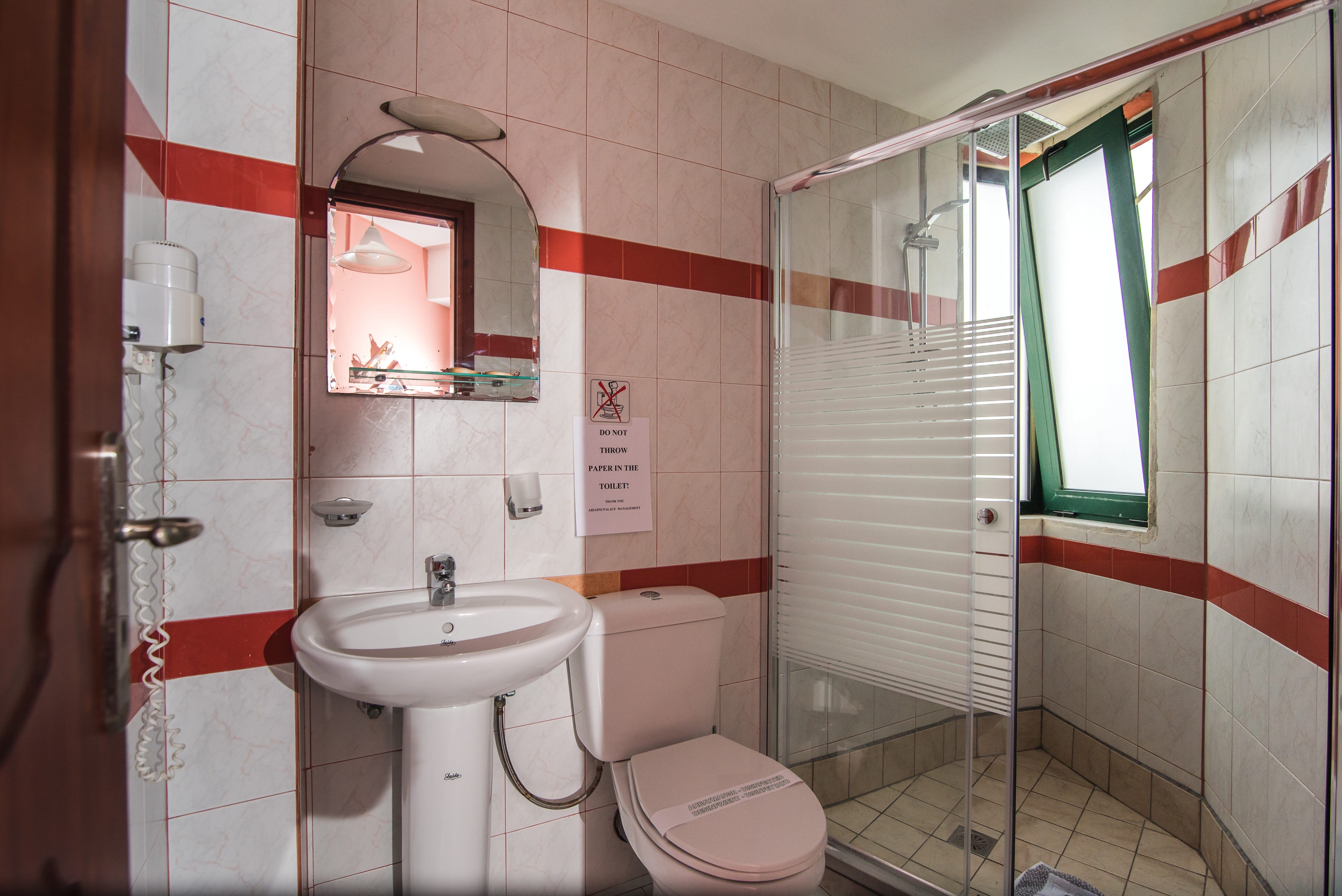 STANDARD STUDIO POOL VIEW OR SIDE SEA VIEW 2 PAX