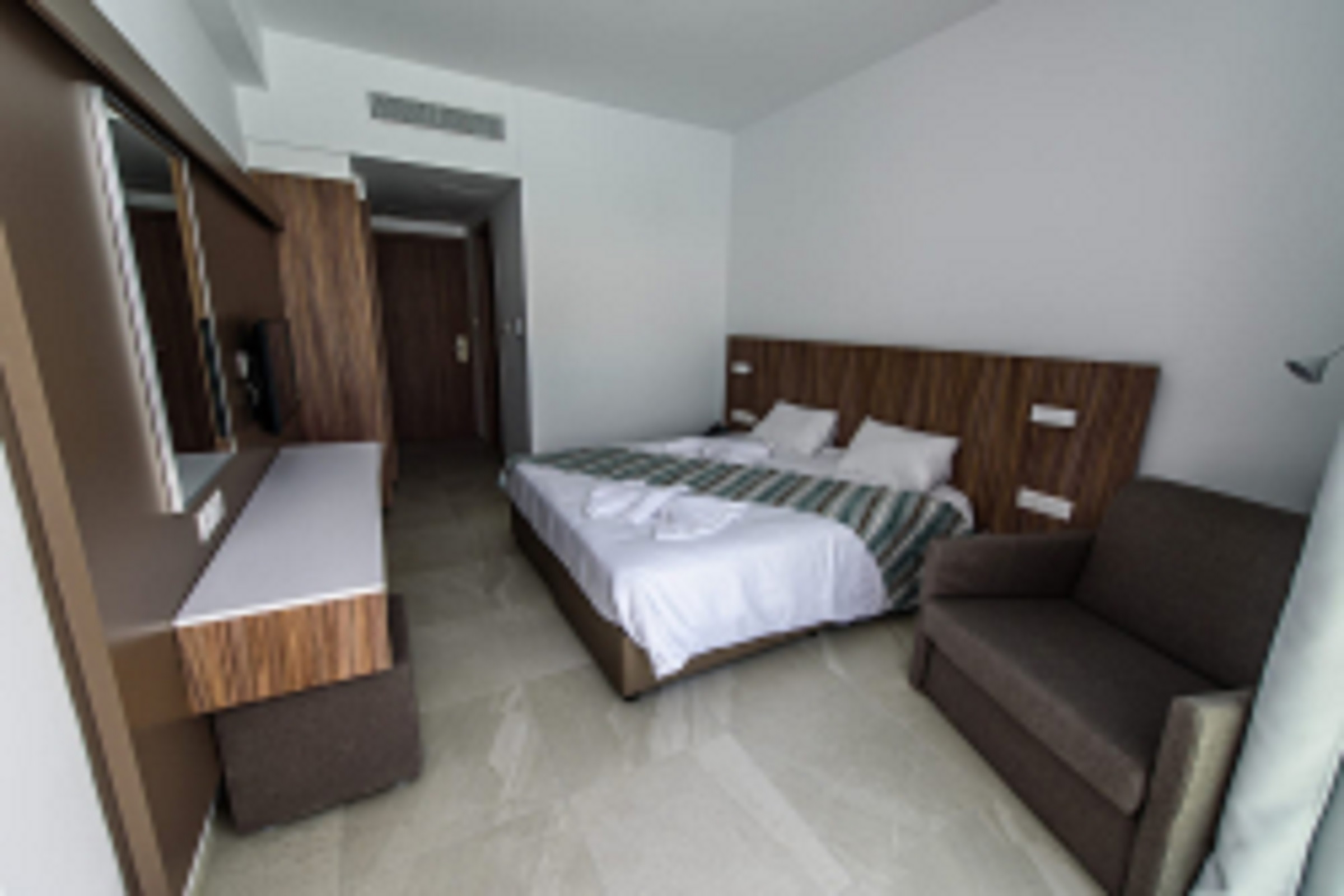 STANDARD ROOM (POOL VIEW, BALCONY)