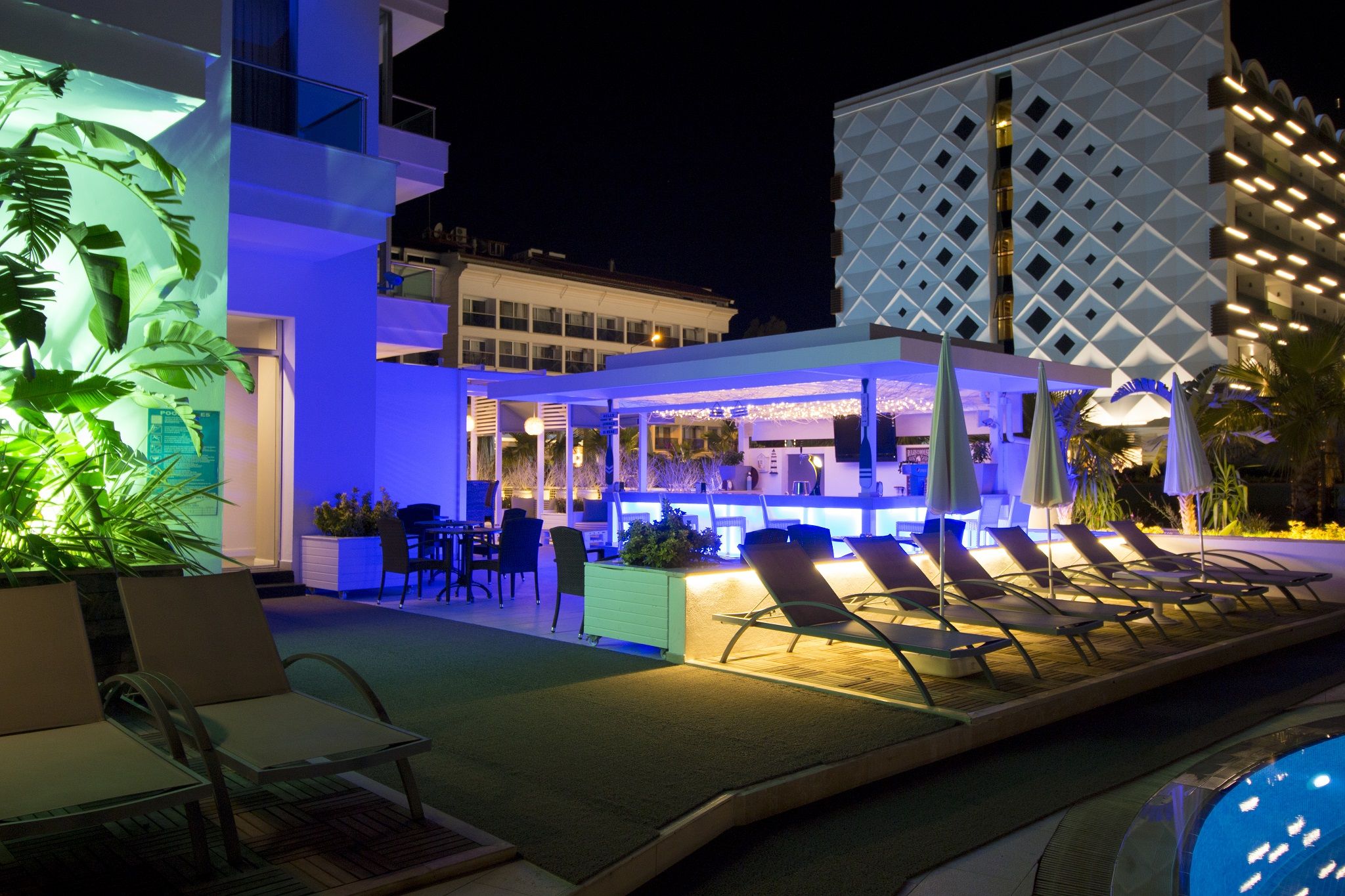 POOL BAR