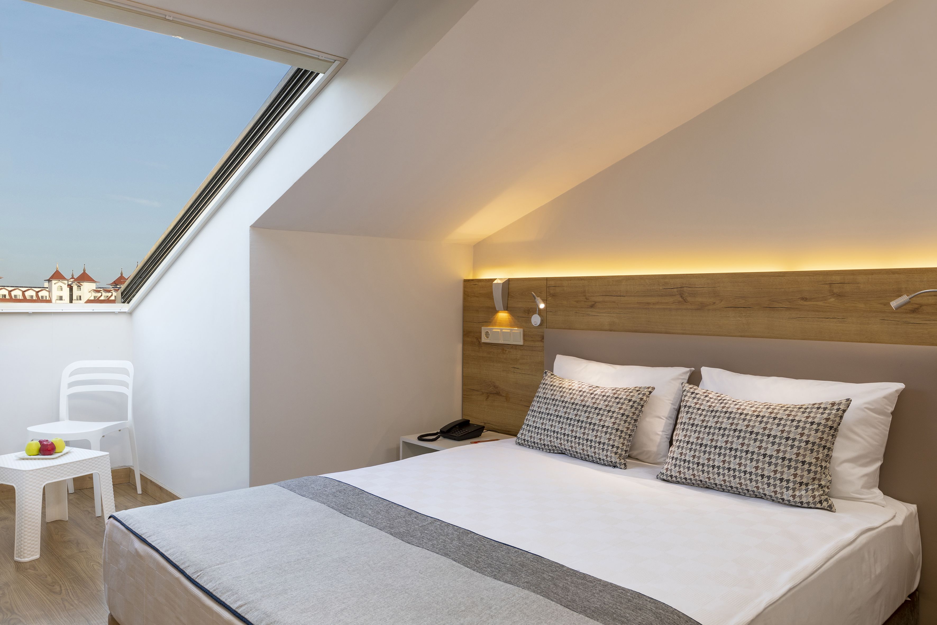 CLUB BUILDING LOFT ROOM