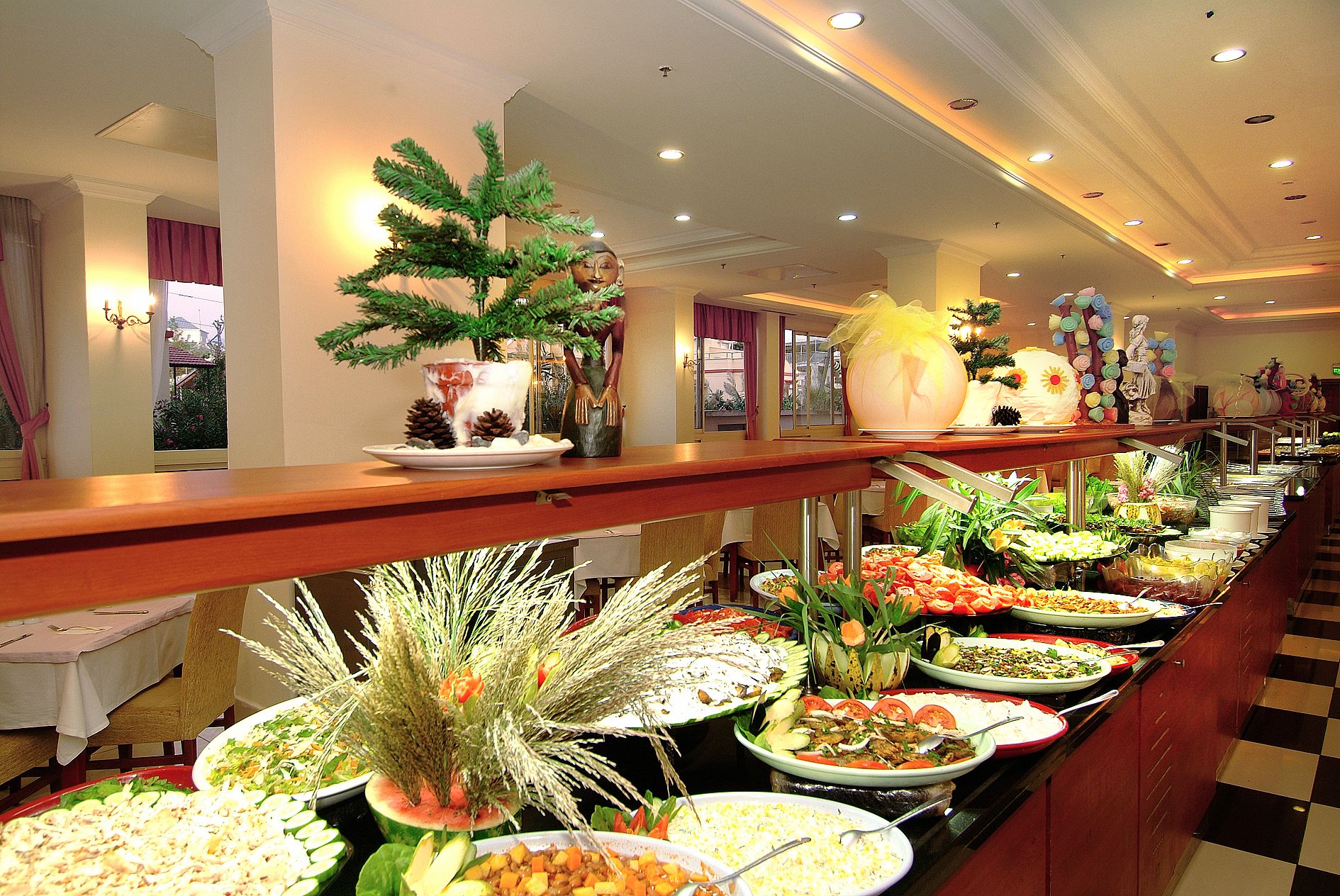 MAIN RESTAURANT