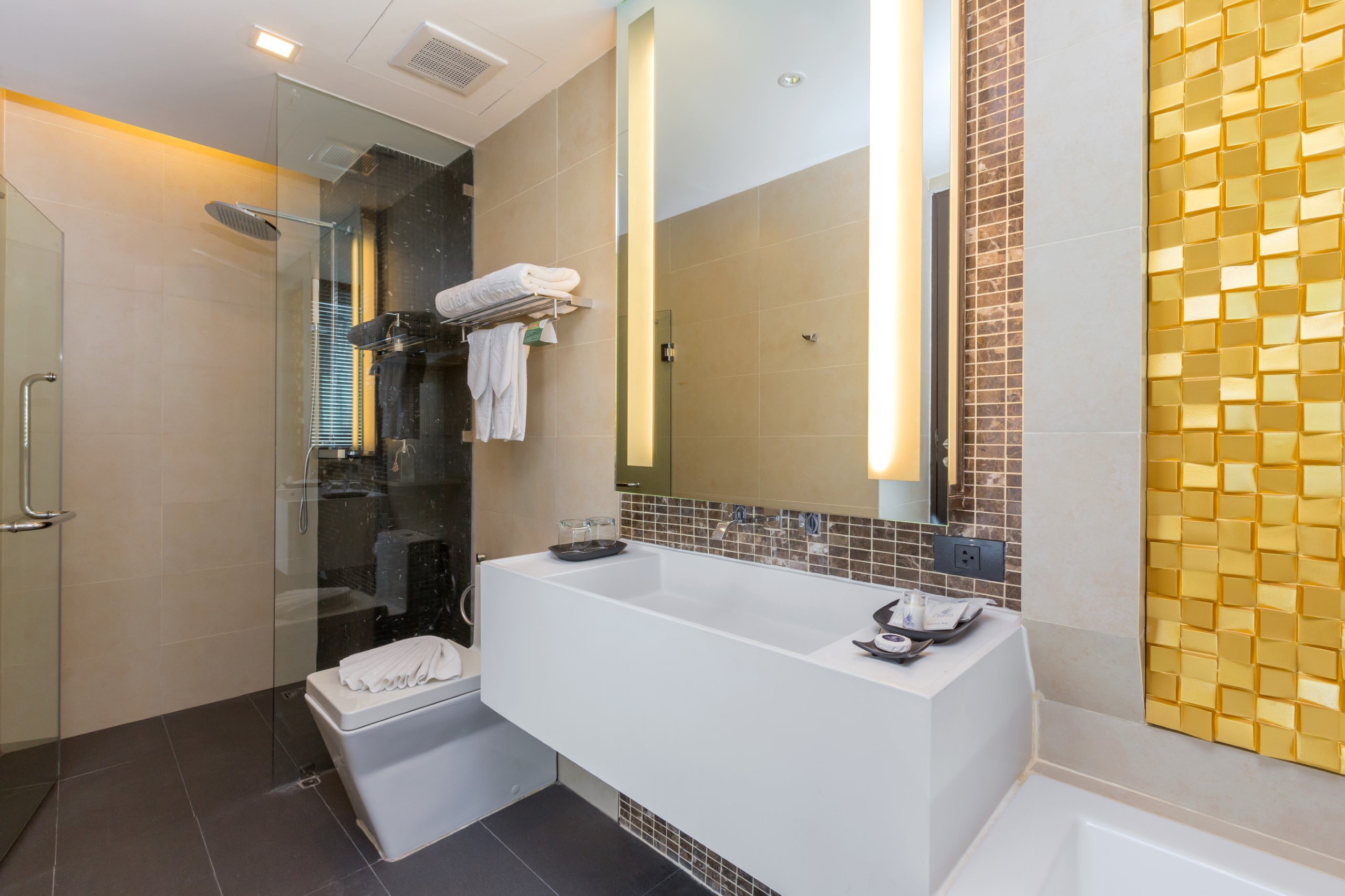 EXECUTIVE SUITE