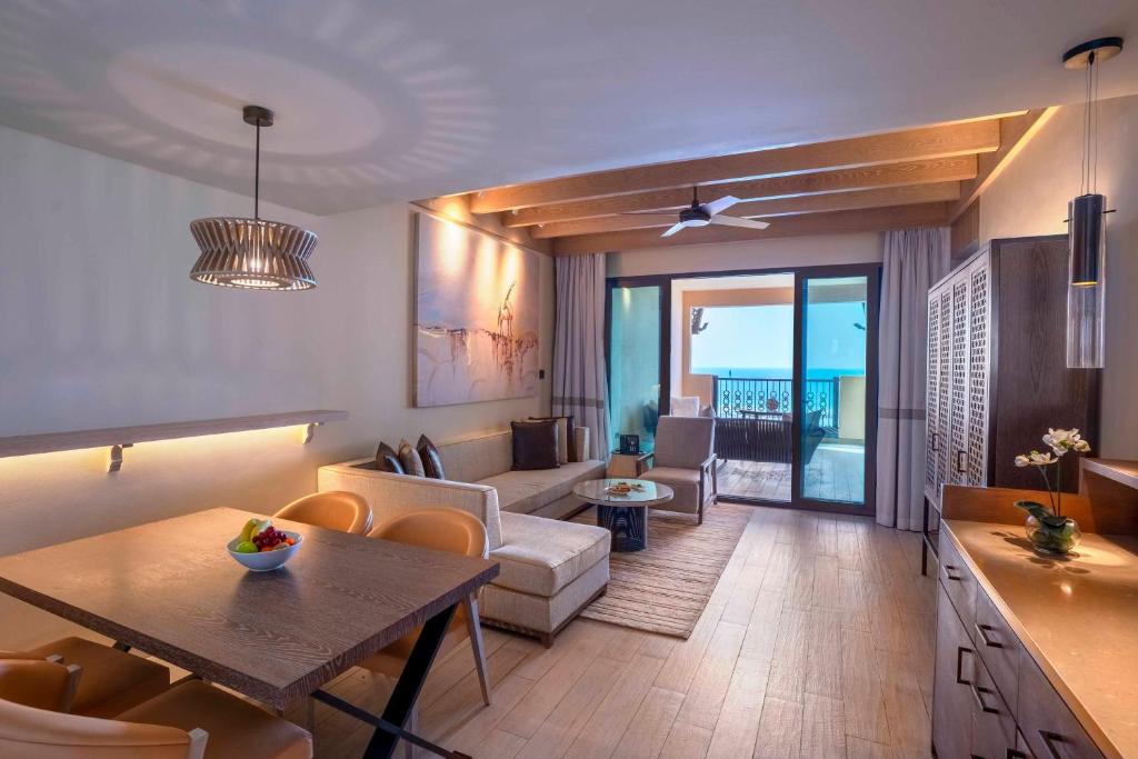 One Bedroom Sea View Suite With Balcony