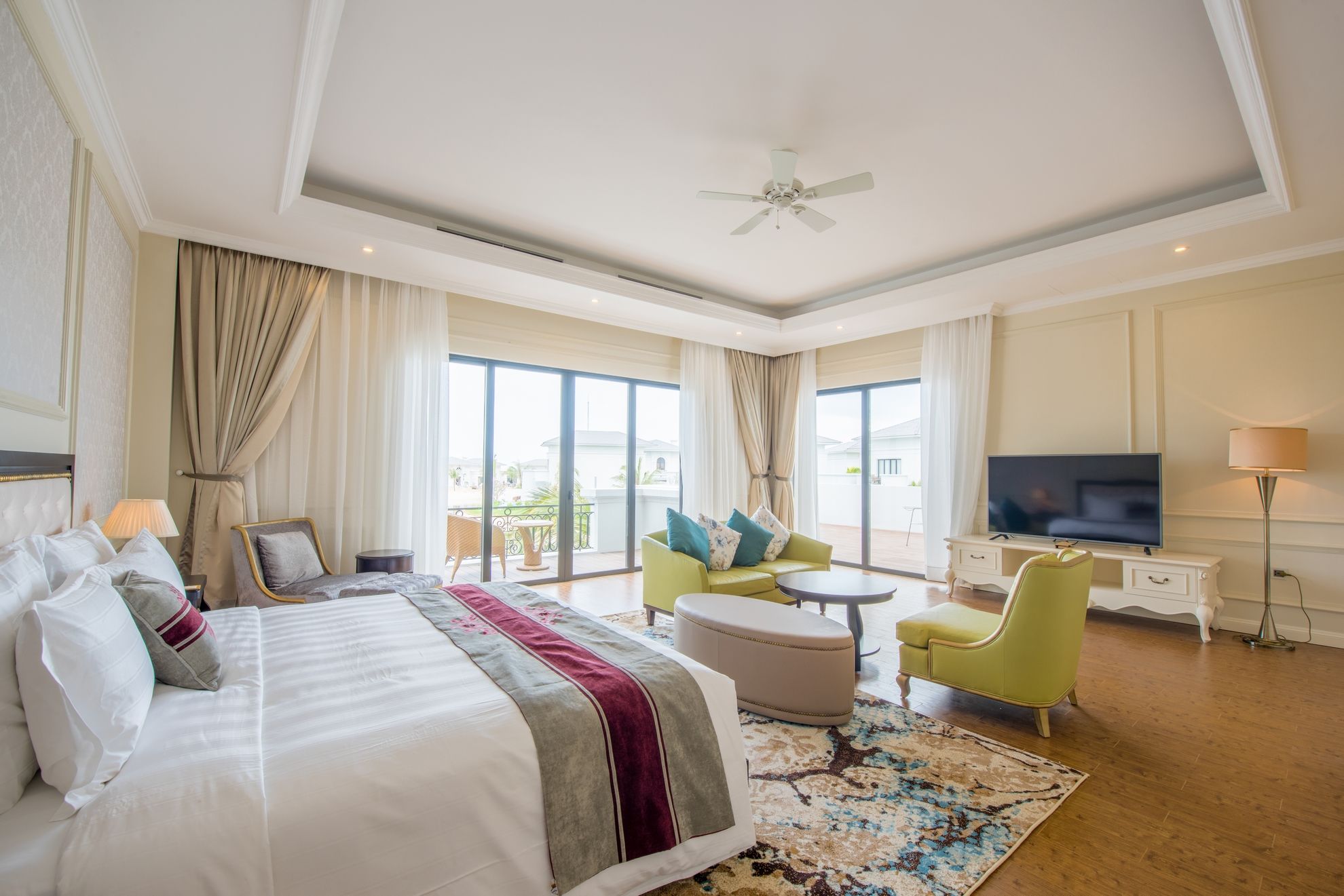 VILLA FOUR BEDROOMS GARDEN VIEW