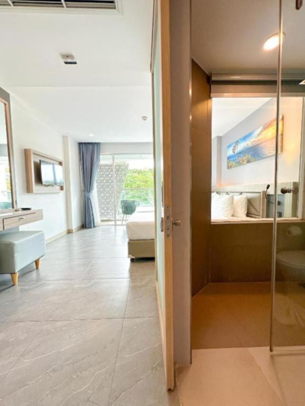 Deluxe King Balcony City View Room