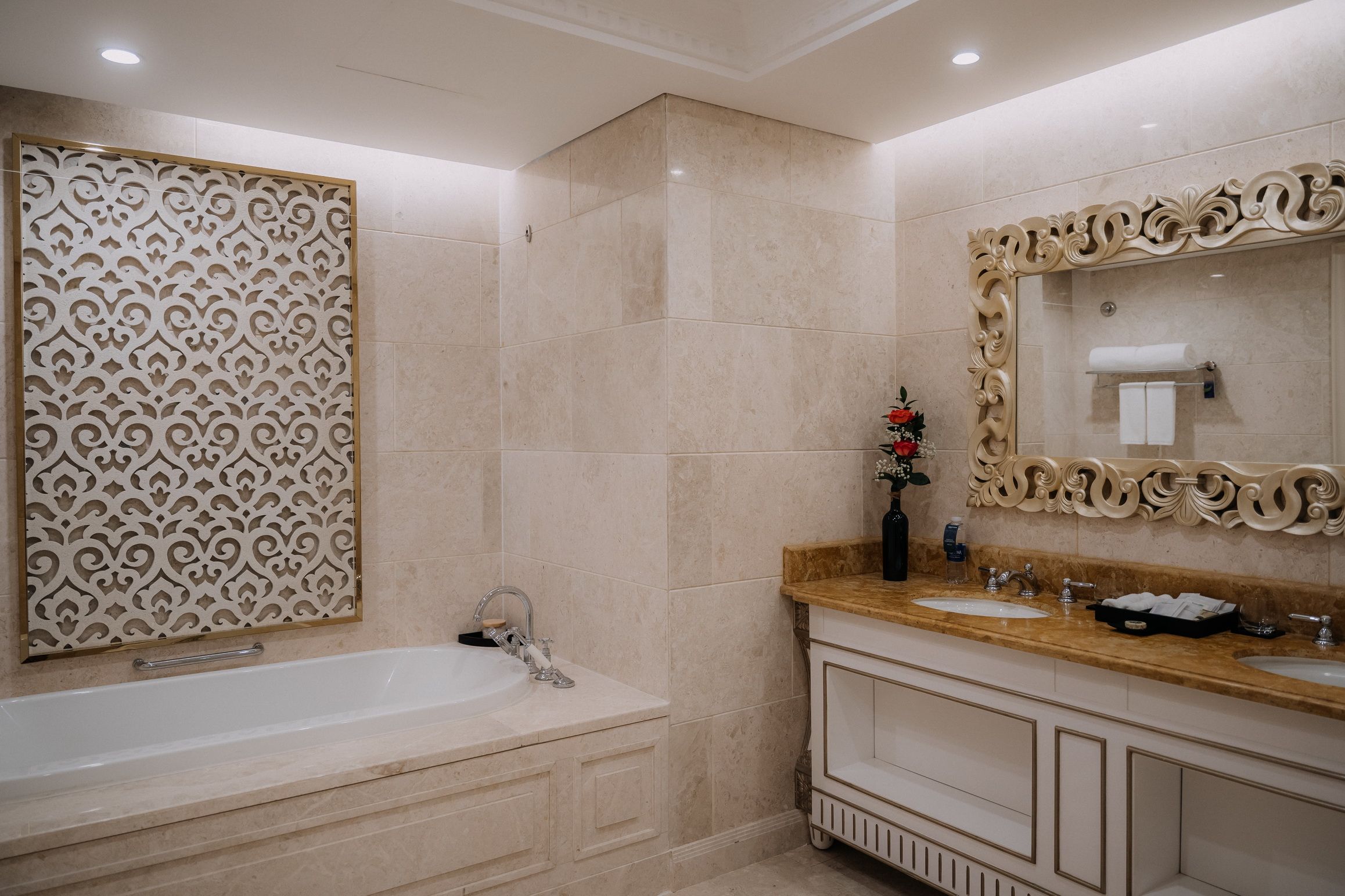 DELUXE SUITE OCEAN VIEW WITH BALCONY