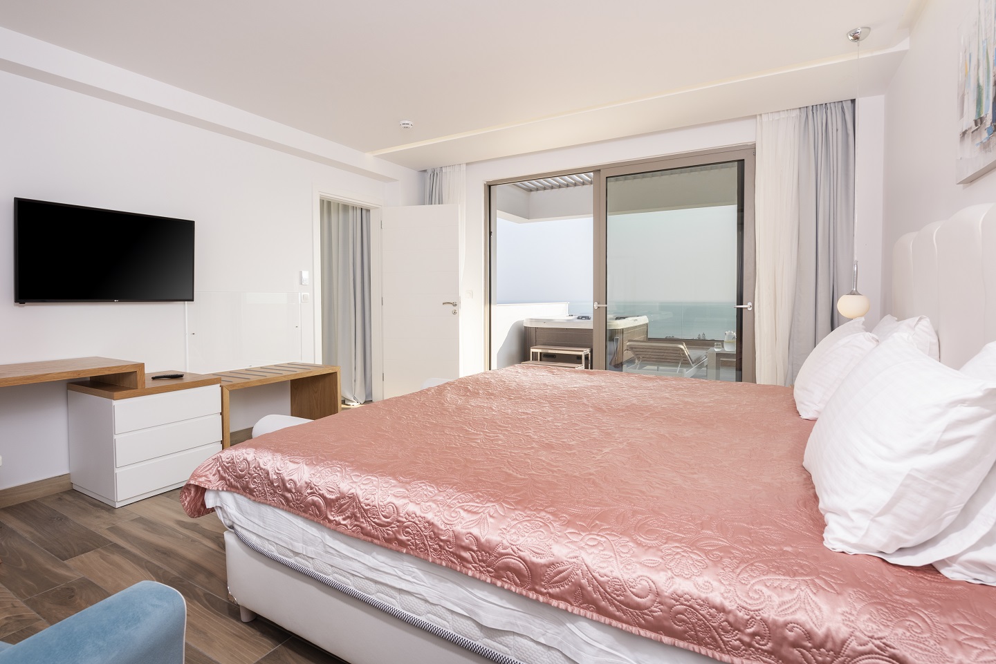 Superior Suite Sea View Private Outdoor Jacuzzi