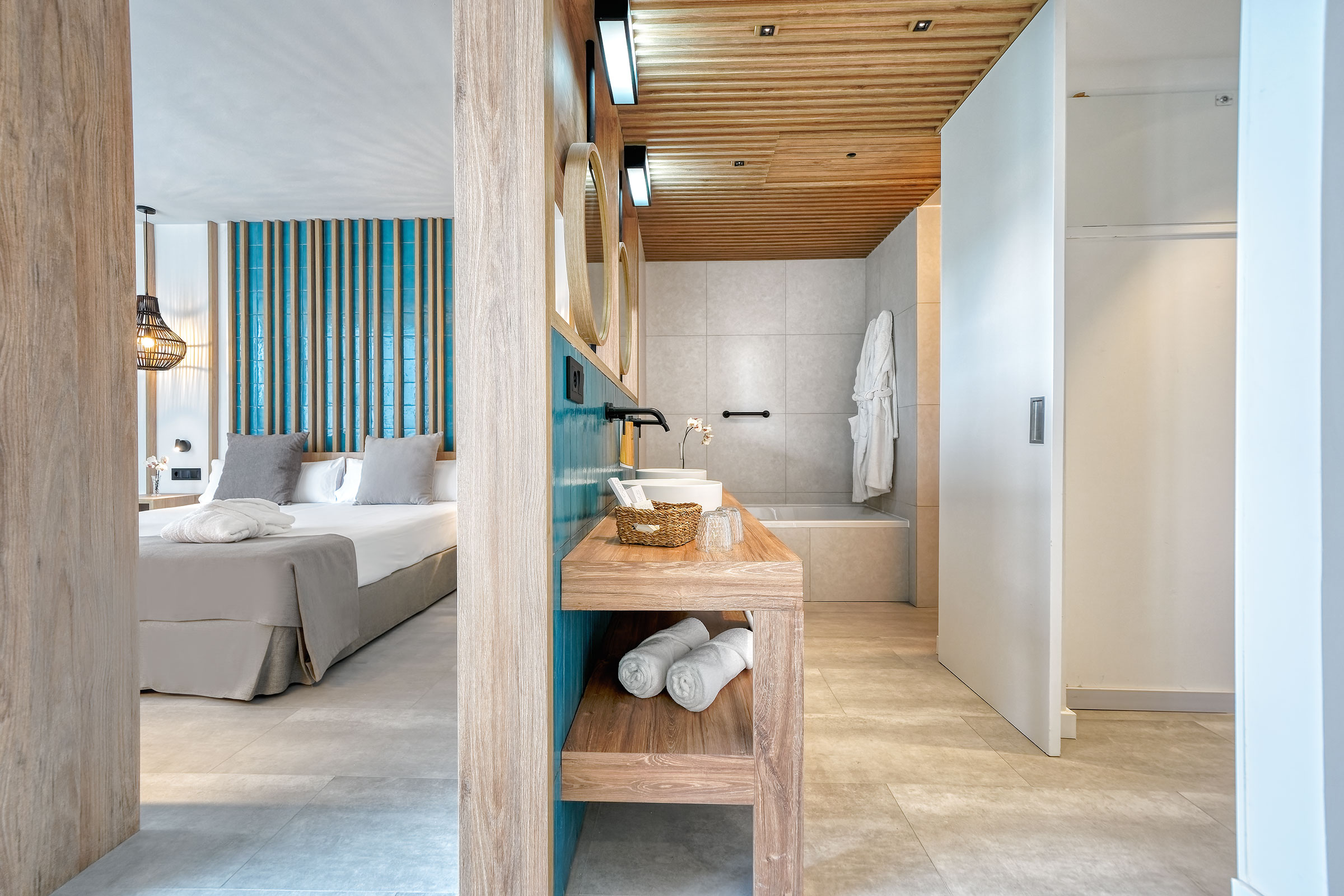 DELUXE JUNIOR SUITE SEA VIEW (ADULTS ONLY AREA)
