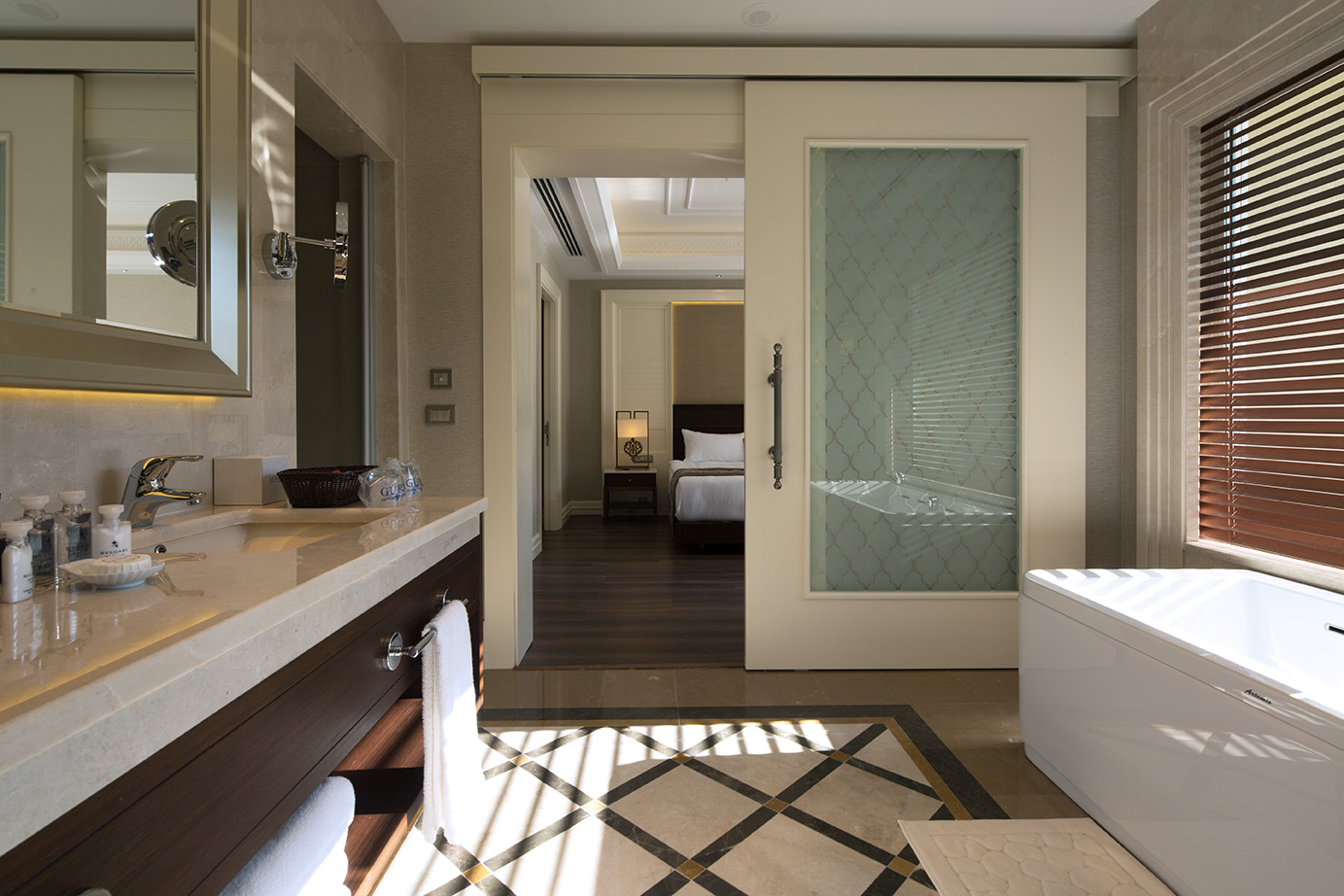 Presidential Pool Suite Type B