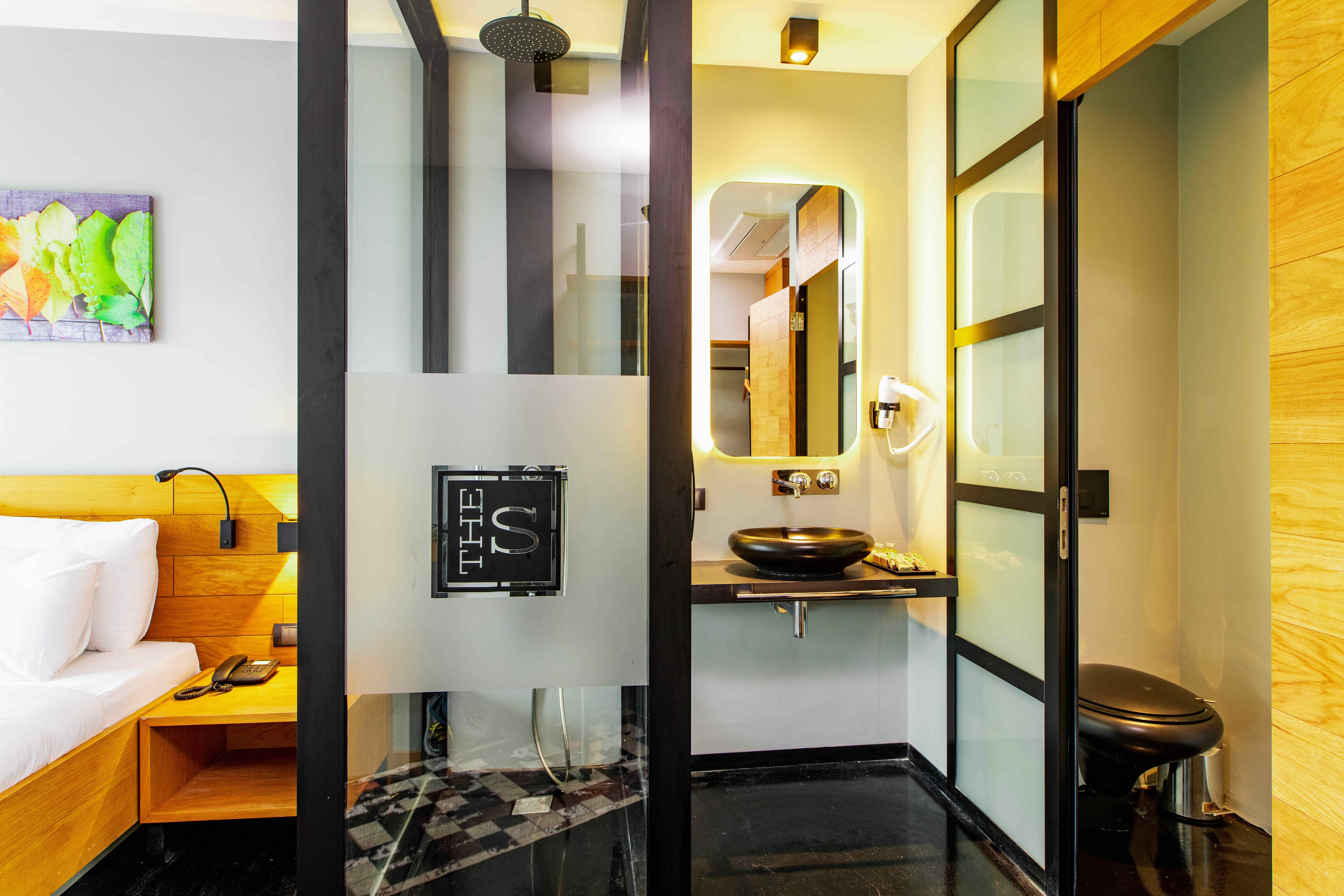 Deluxe Deniz veya Teras Manzaralı Oda