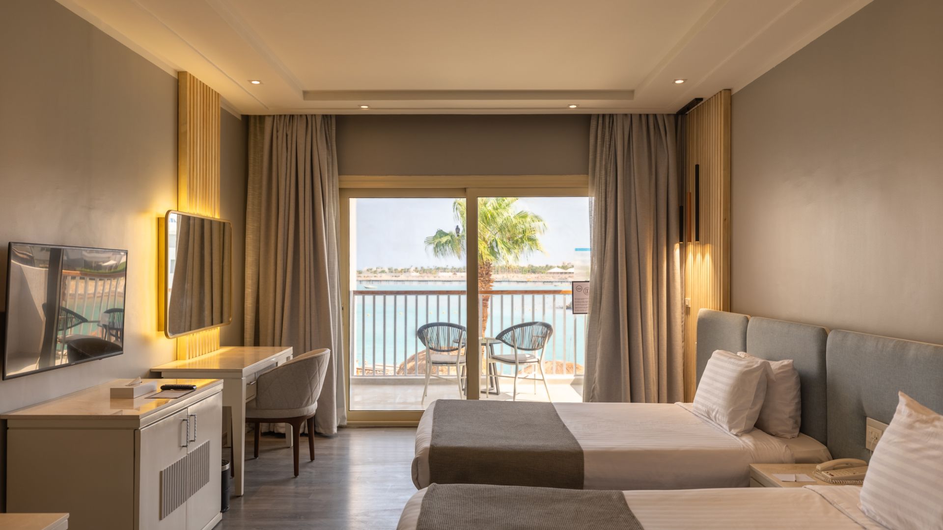 CRYSTAL JACUZZI SUITE SEA VIEW
