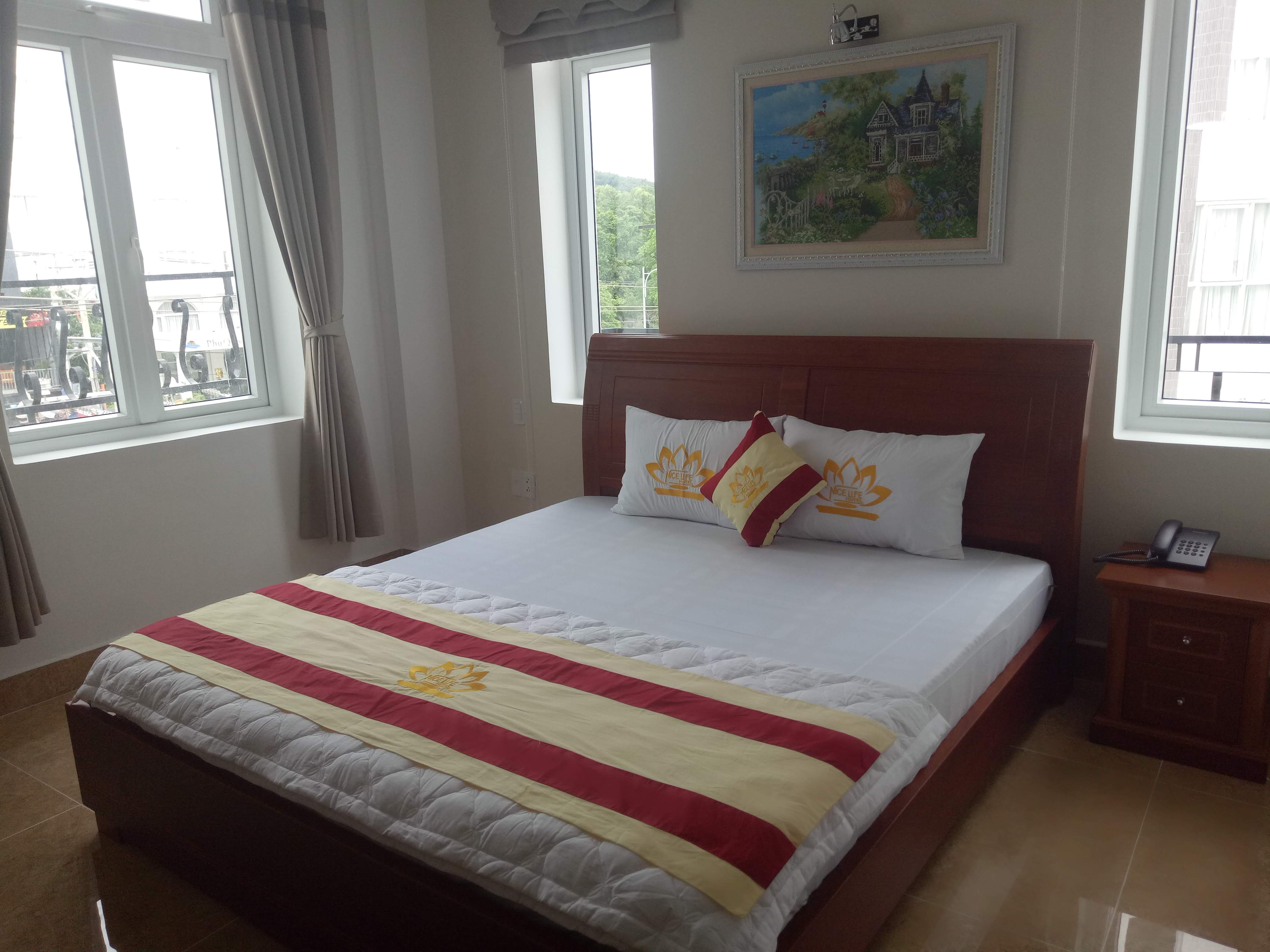 STANDARD DOUBLE GARDEN/SEA VIEW WITH WINDOW