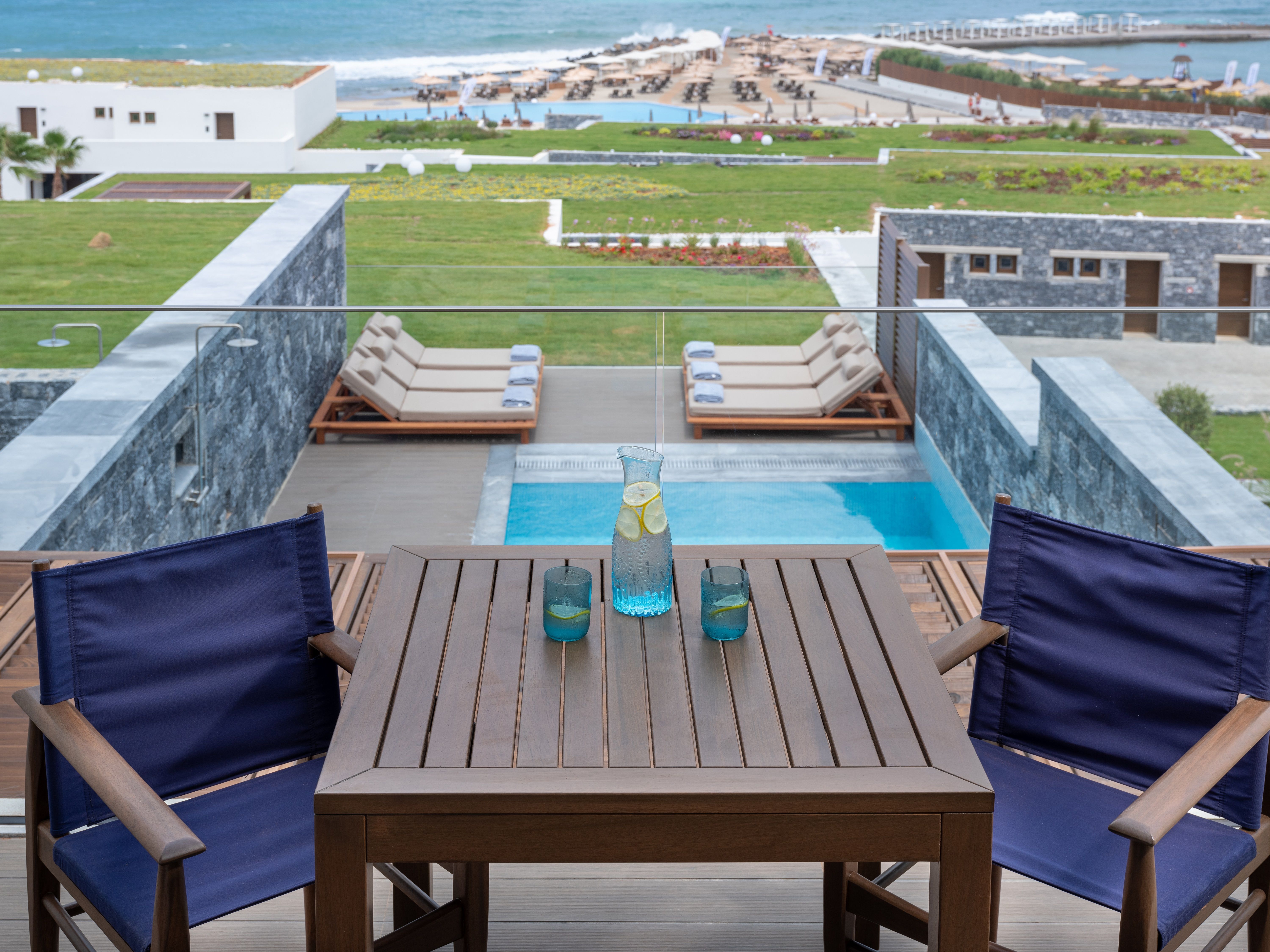 Presidential Villa 3 bedrooms on two floors sea view with private heated pool SweetSauna and gym