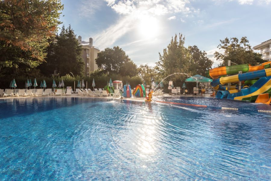 4.Outdoor Pool _ Prestige Hotel & Aquapark.jpg