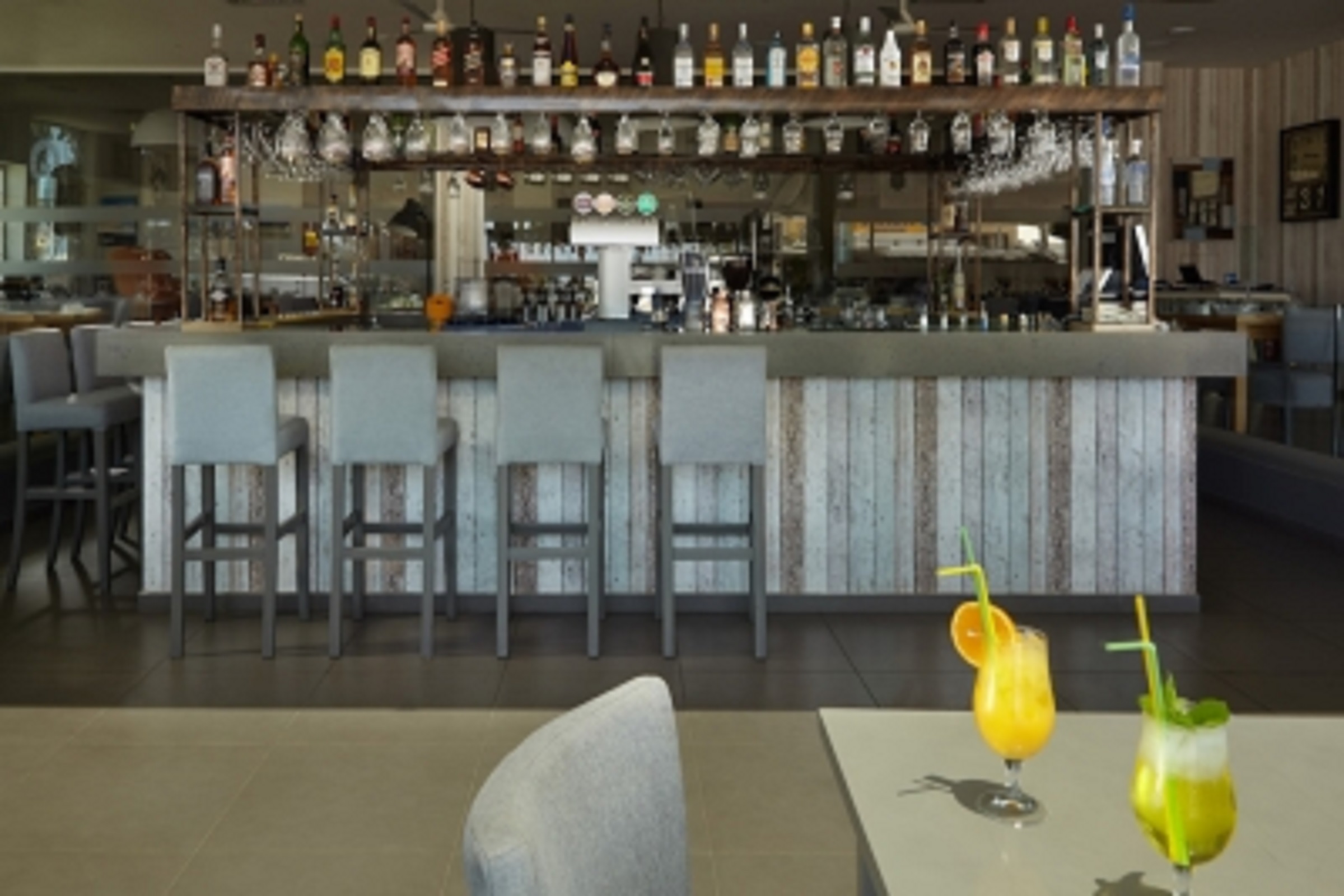 Frankie's Bar & Grill