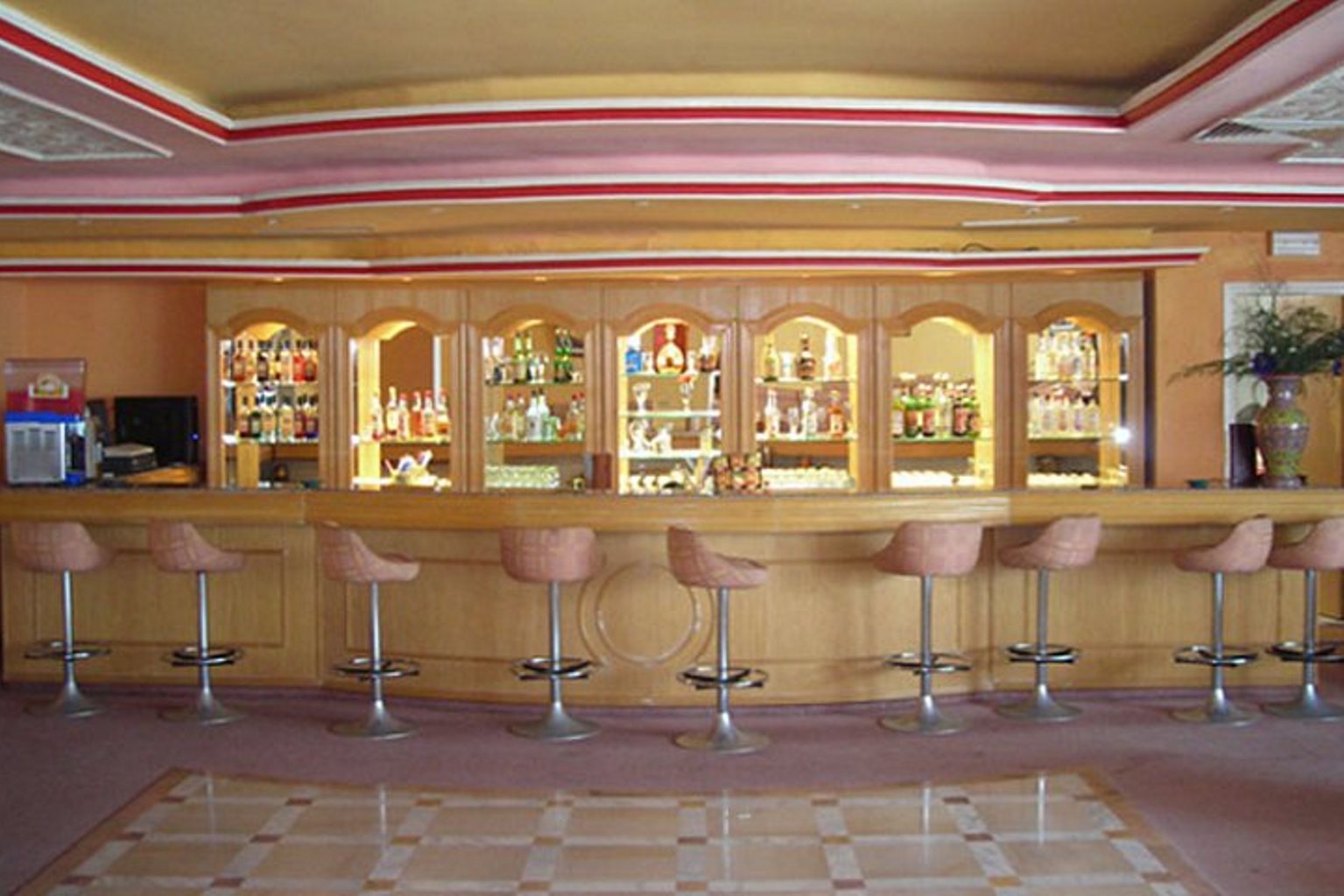 LOBBY BAR