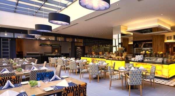 Dubai, Movenpick Jumeirah Beach, restaurant, bufet.jpg