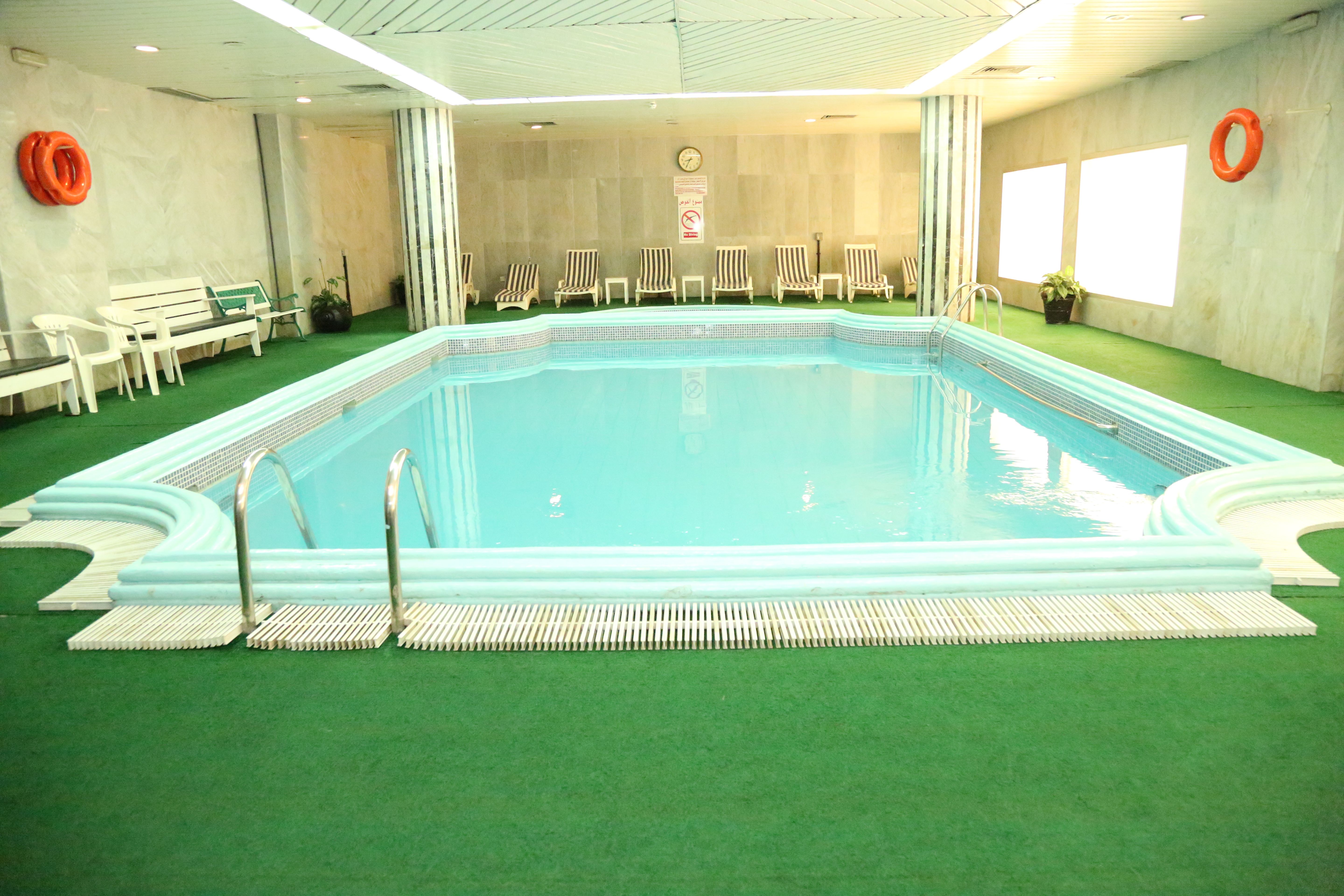 Piscină interioară