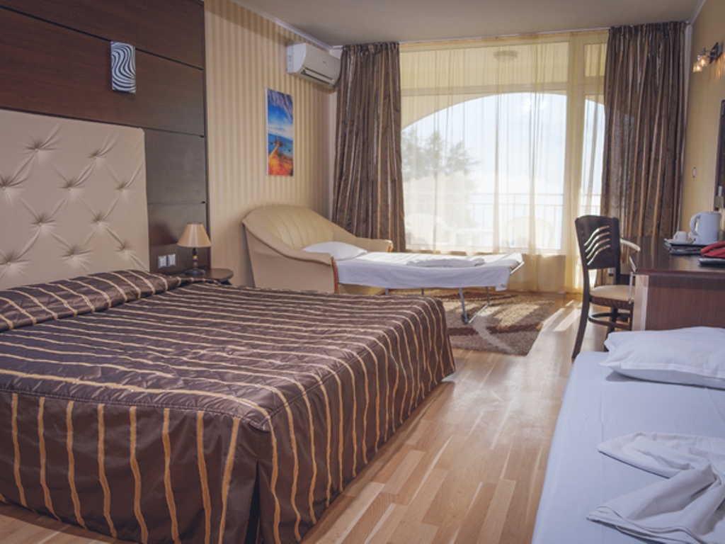 Single w.Child Standard Room (Balcony or Terrace)