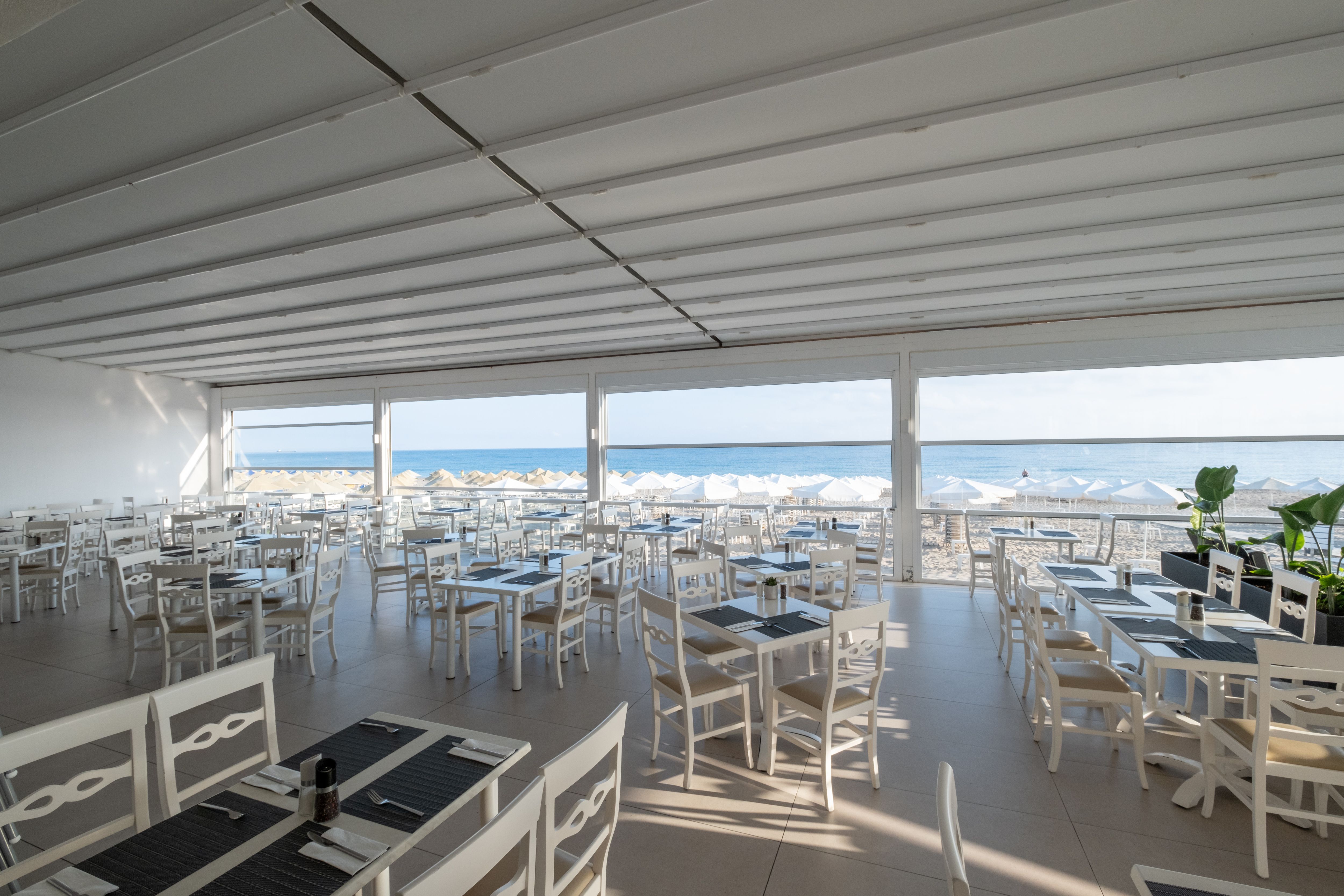 MAIN RESTAURANT 