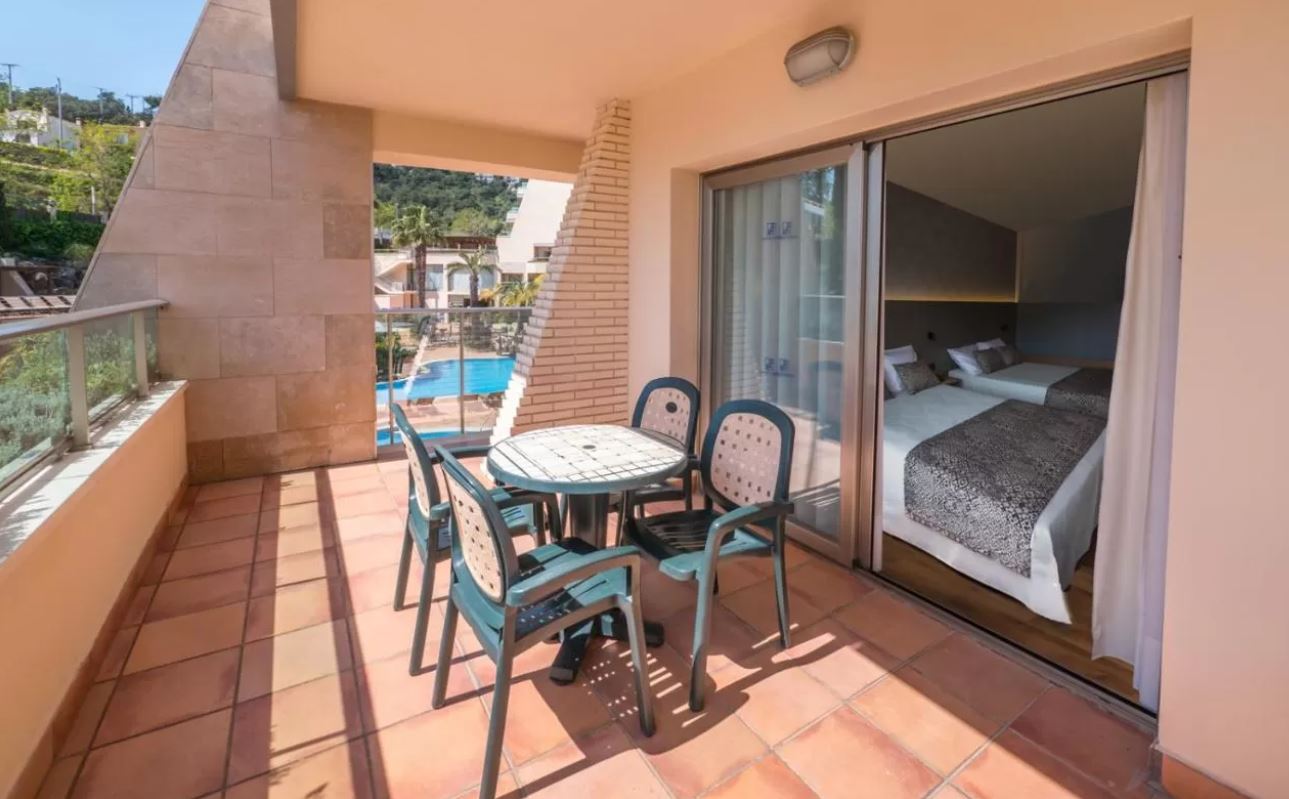 PREMIUM DOUBLE ROOM WITH BALCONY