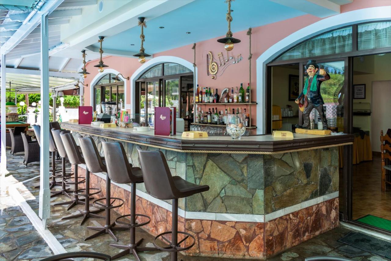 POOL BAR