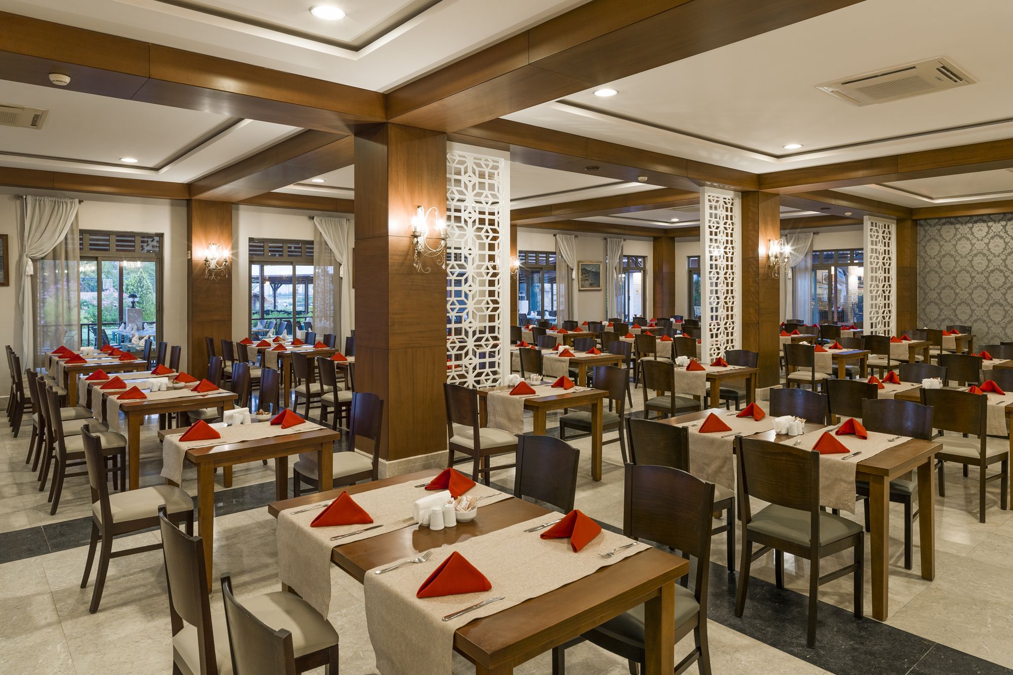 MAIN RESTAURANT