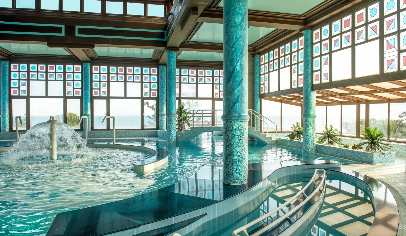 Piscină interioară