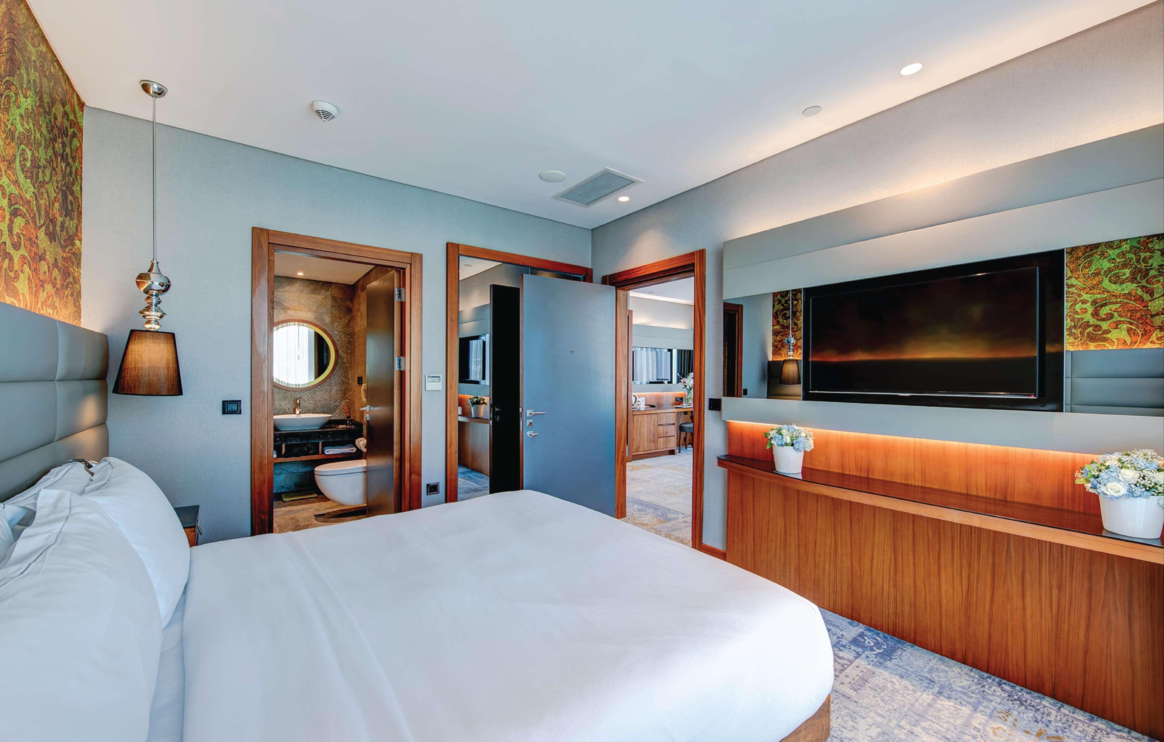 SUITE KING BED ONE BEDROOM 