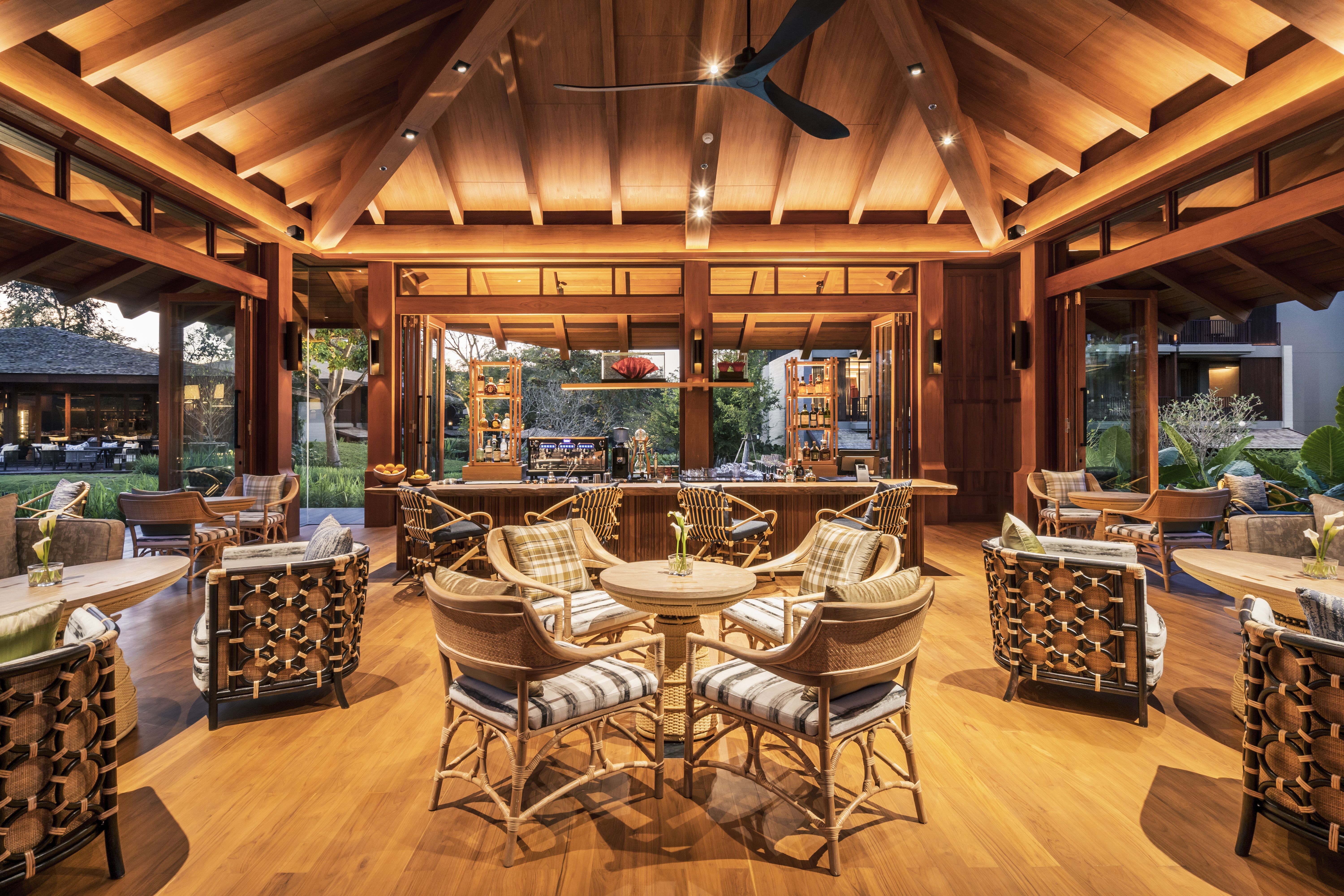 Teak Lounge 