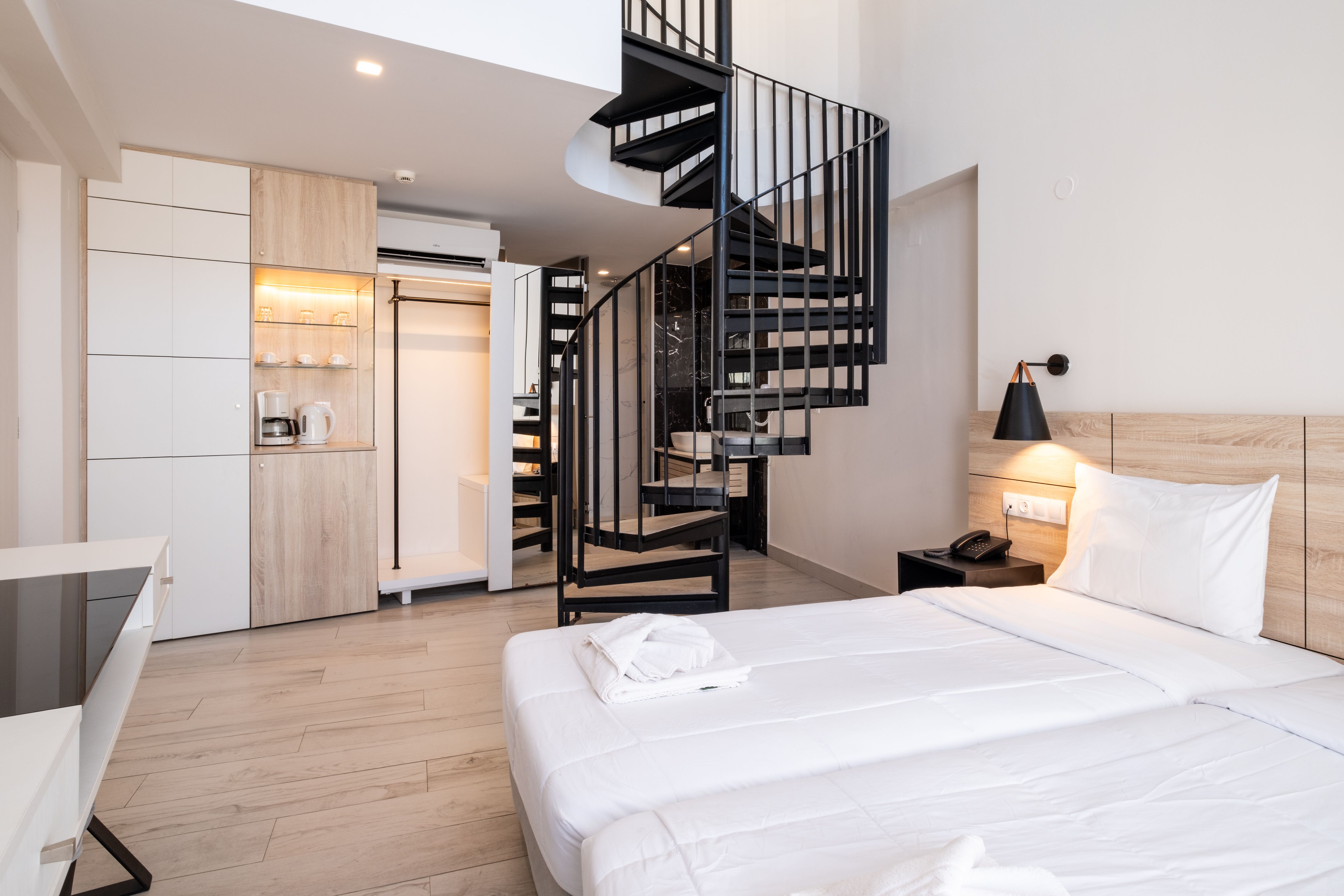 MAISONETTE SUITE LAND VIEW