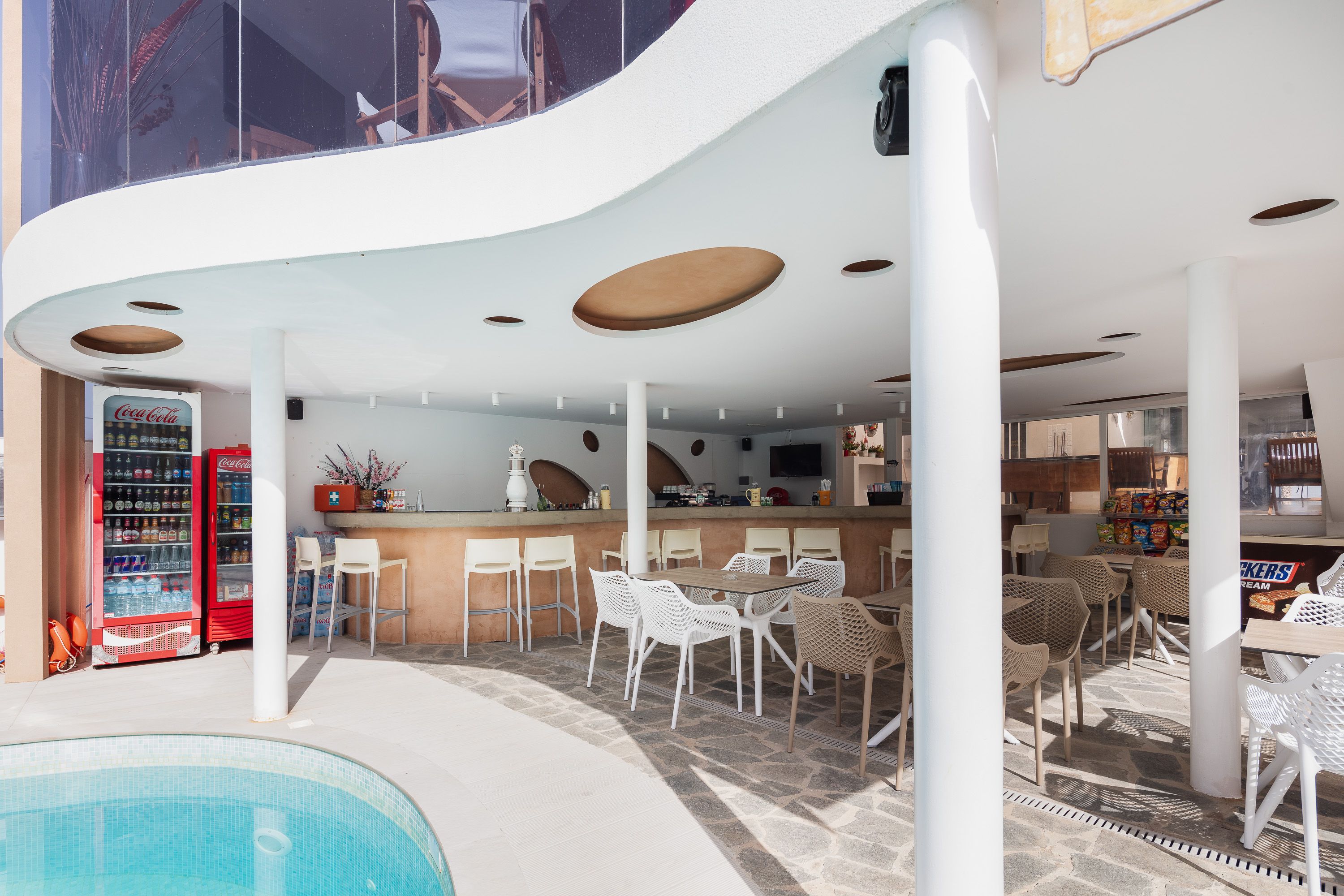 POOL BAR