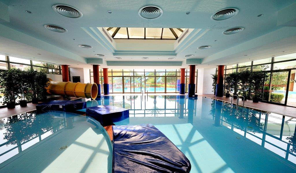 Piscină interioară