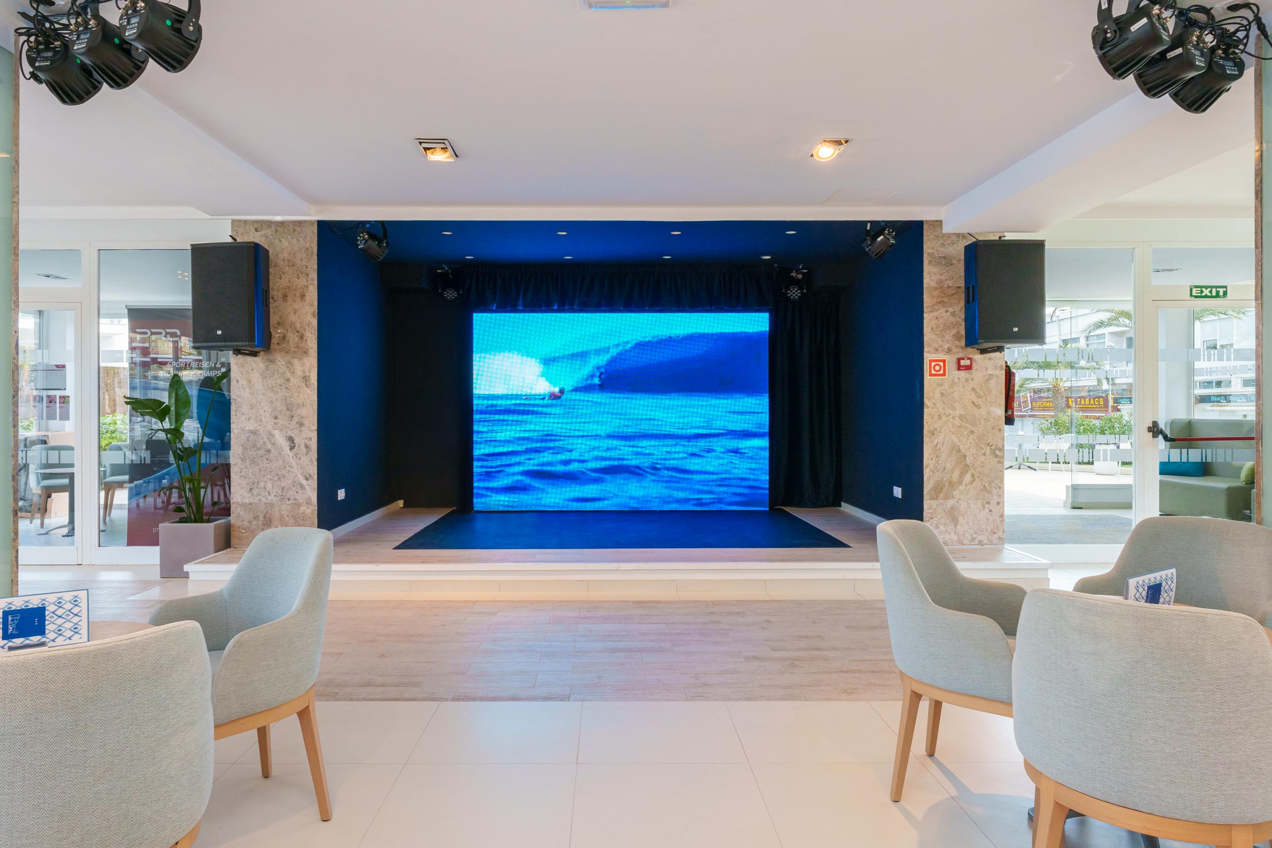 Pool Bar