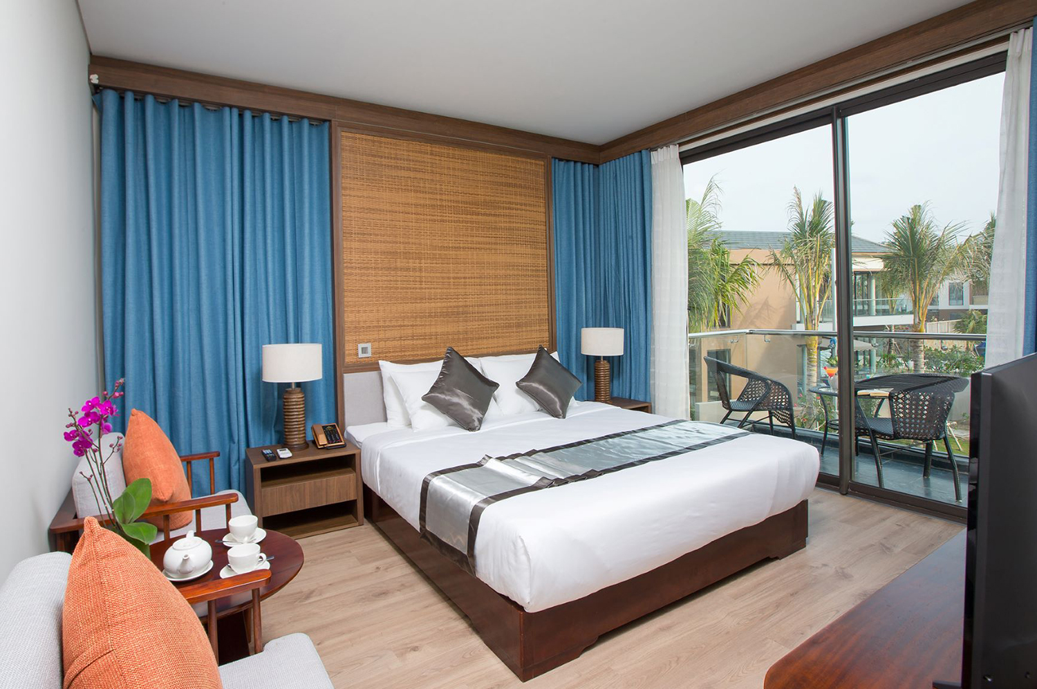 VILLA 4 BEDROOMS GARDEN VIEW