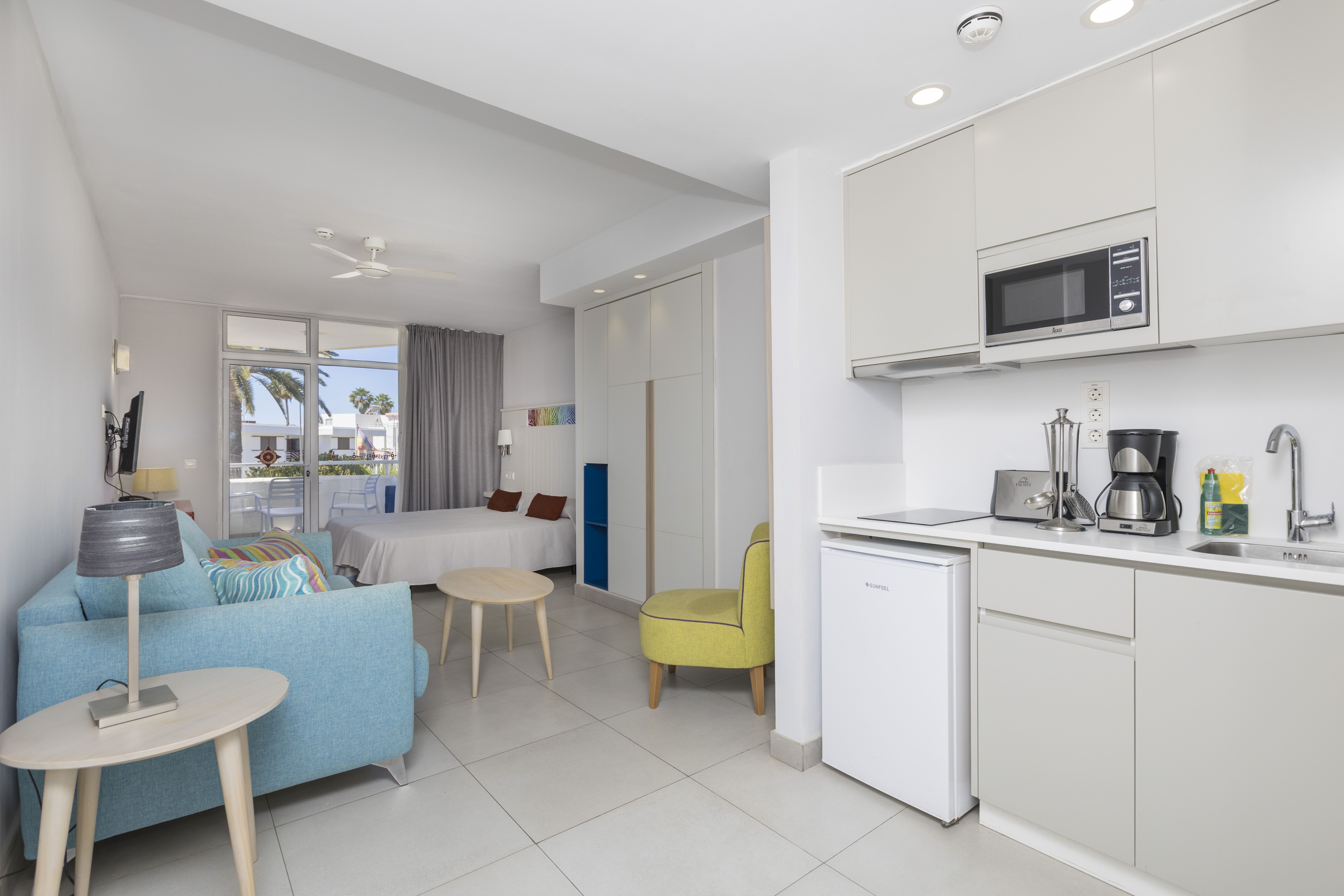 STANDARD STUDIO WITH BALCONY (STR)