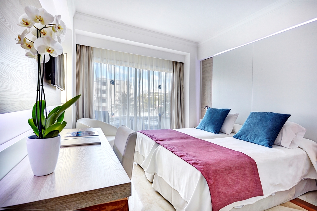 DOUBLE ROOM BALCONY 