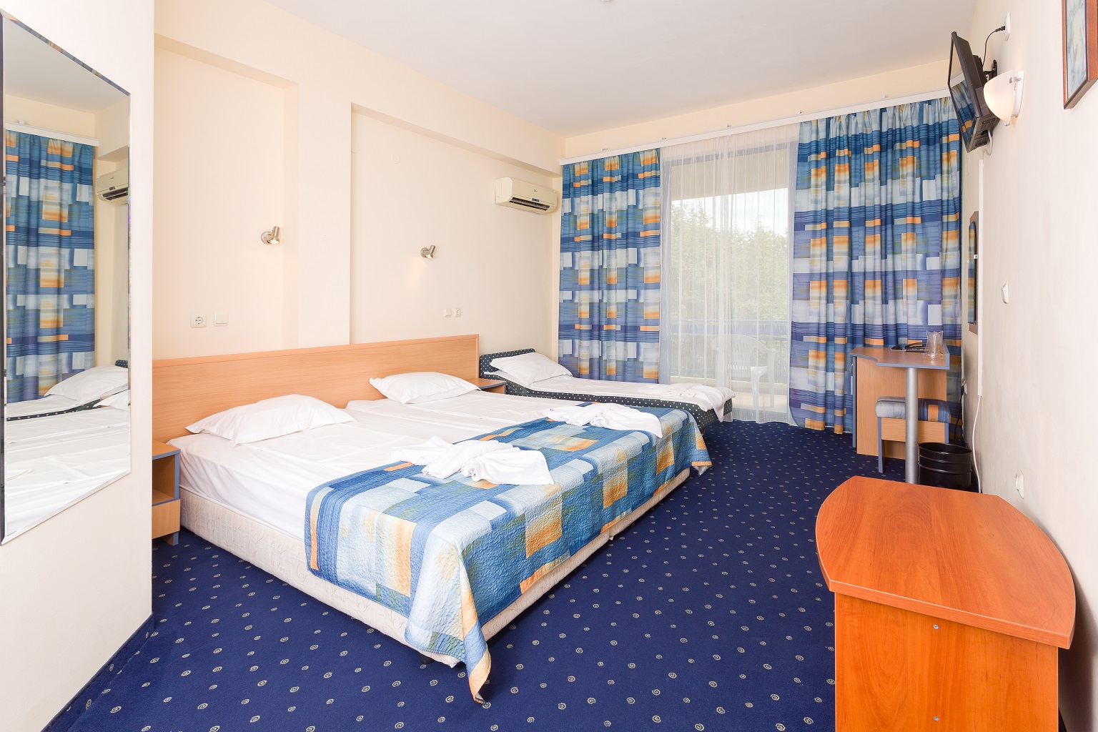 DOUBLE LARGE ROOM