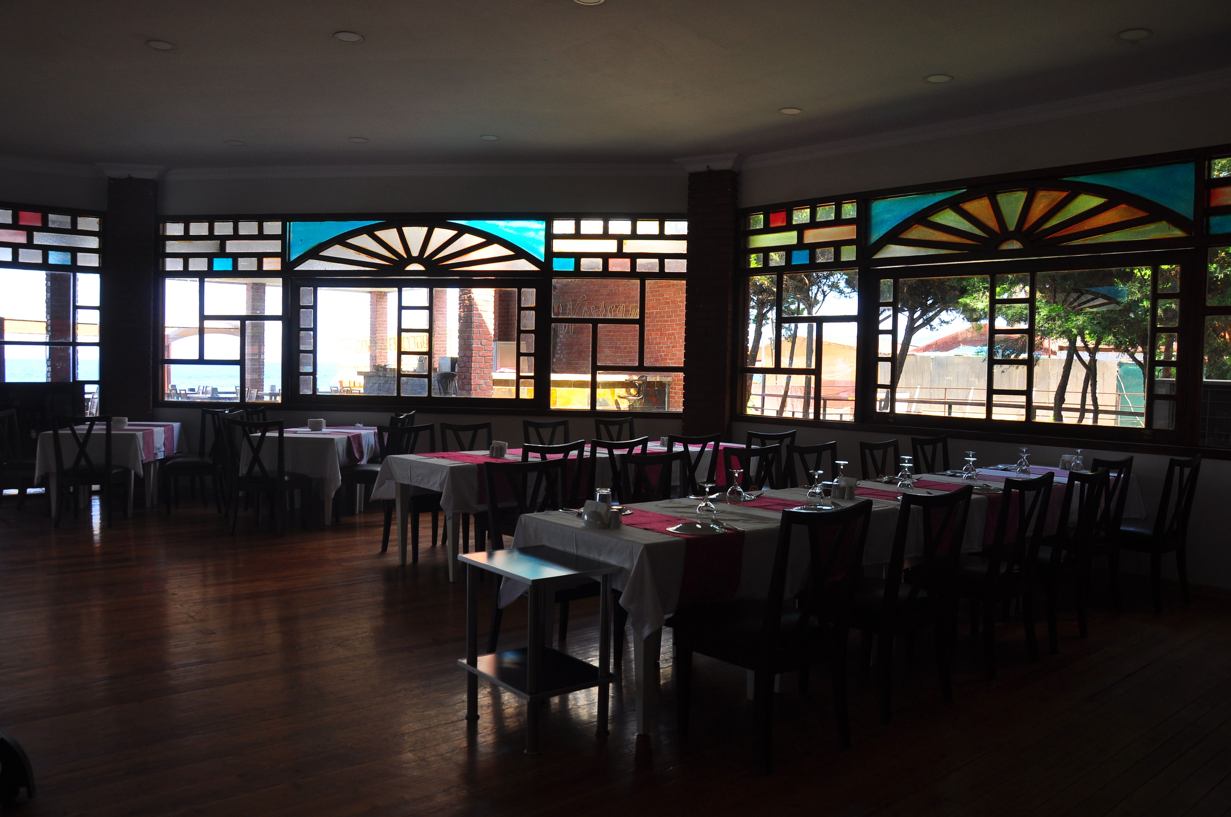 MAIN RESTAURANT