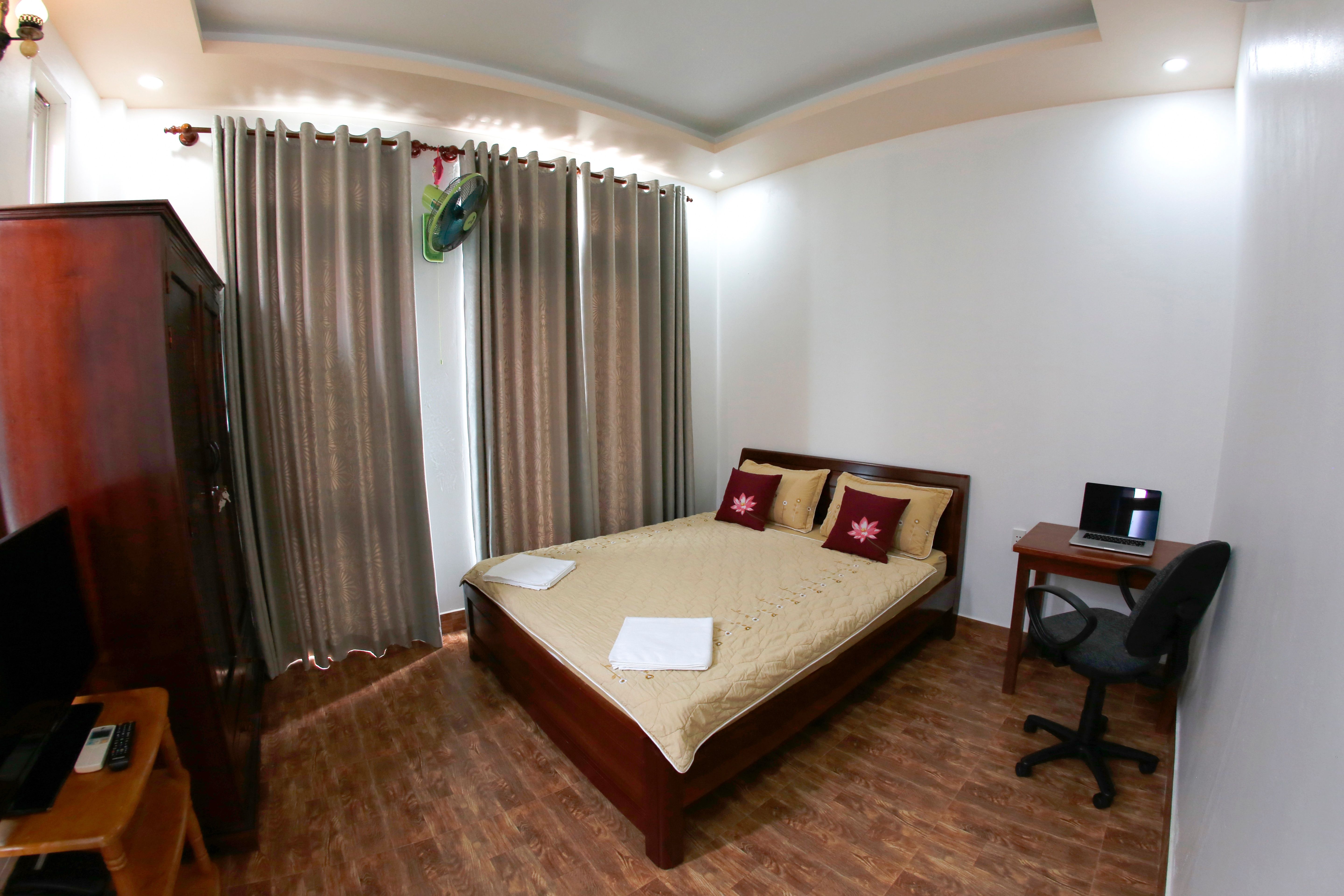 ONE BEDROOM APARTMENT