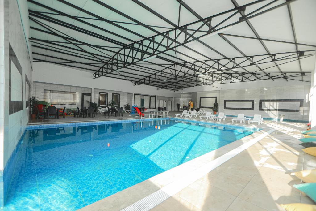 Piscină interioară