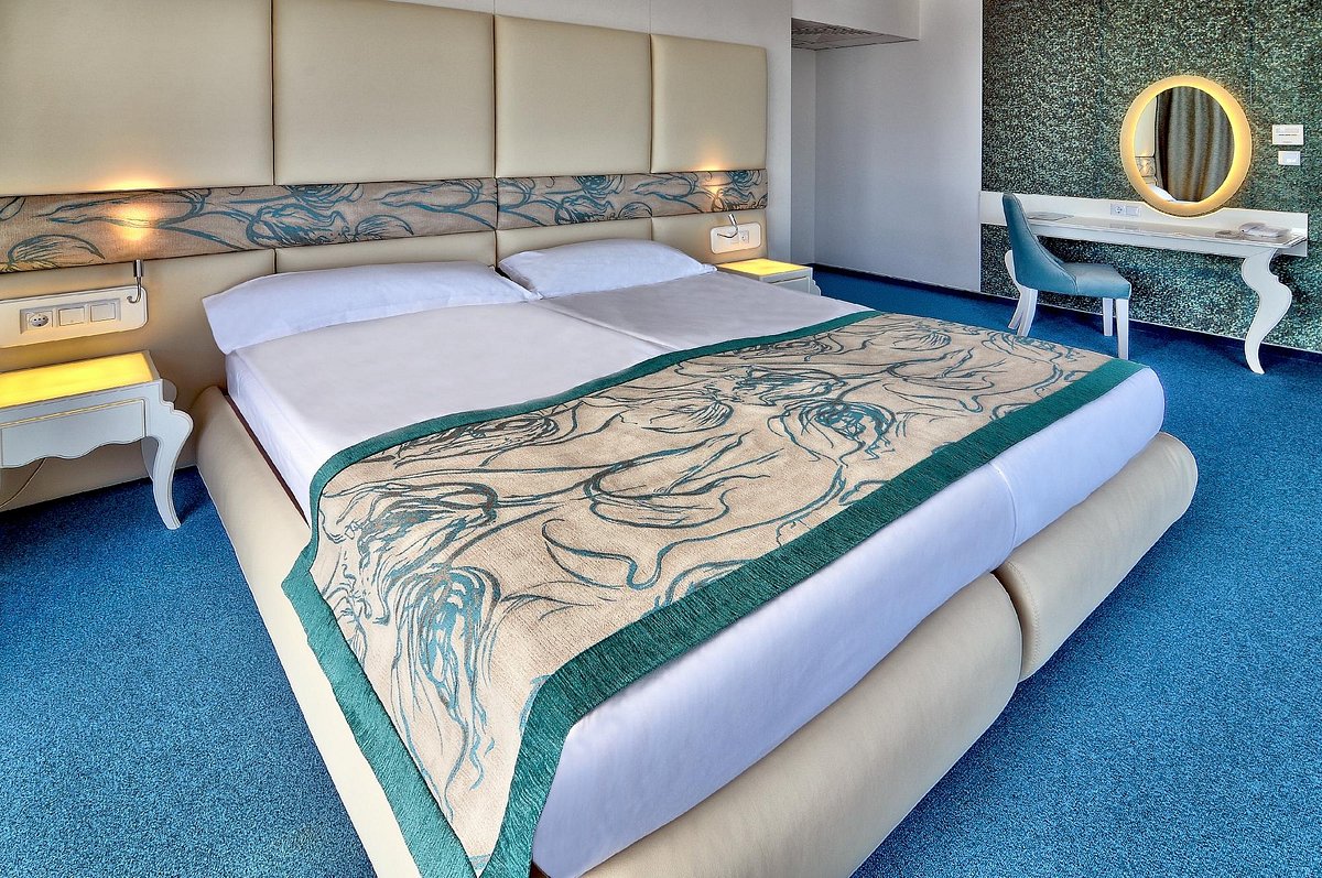 JUNIOR SUITE WITH SEA SIDE VIEW